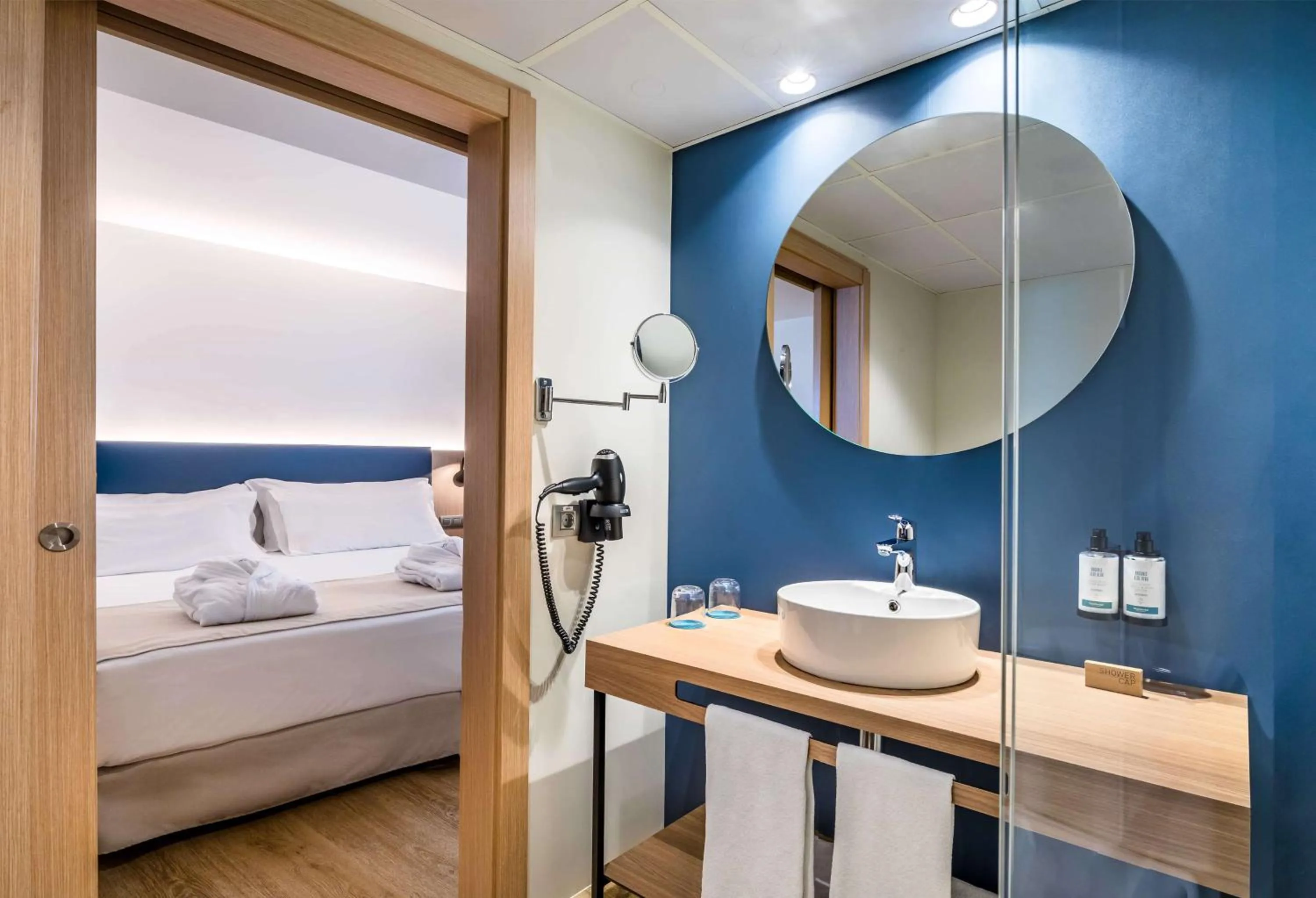 Bathroom, Bed in Occidental Alicante