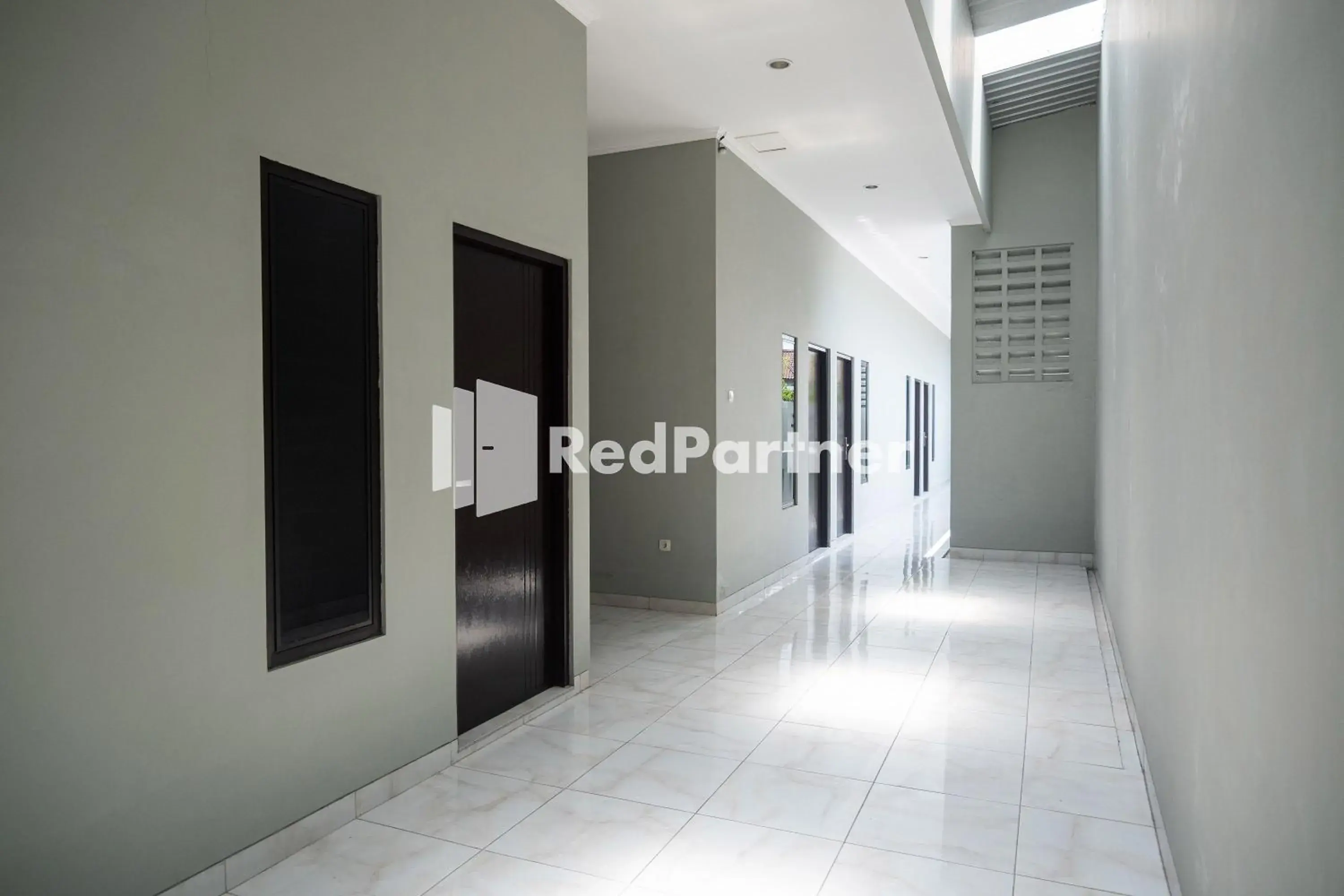 Facade/entrance in Athena House Syariah Near The Park Mall Solo Baru Mitra RedDoorz Facade/entrance in Athena House Syariah Near The Park Mall Solo Baru Mitra RedDoorz