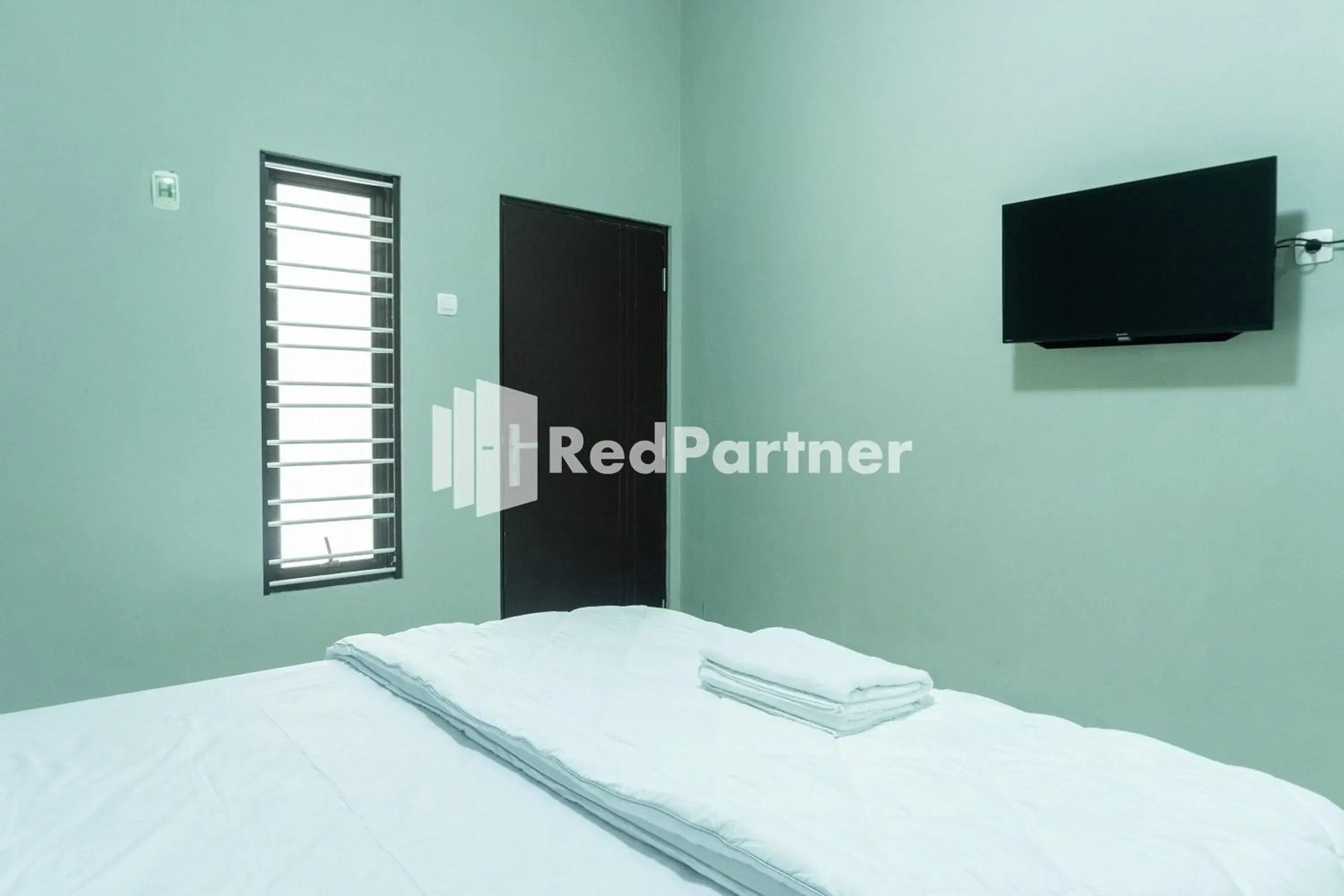 Bedroom, Bed in Athena House Syariah Near The Park Mall Solo Baru Mitra RedDoorz Bedroom, Bed in Athena House Syariah Near The Park Mall Solo Baru Mitra RedDoorz