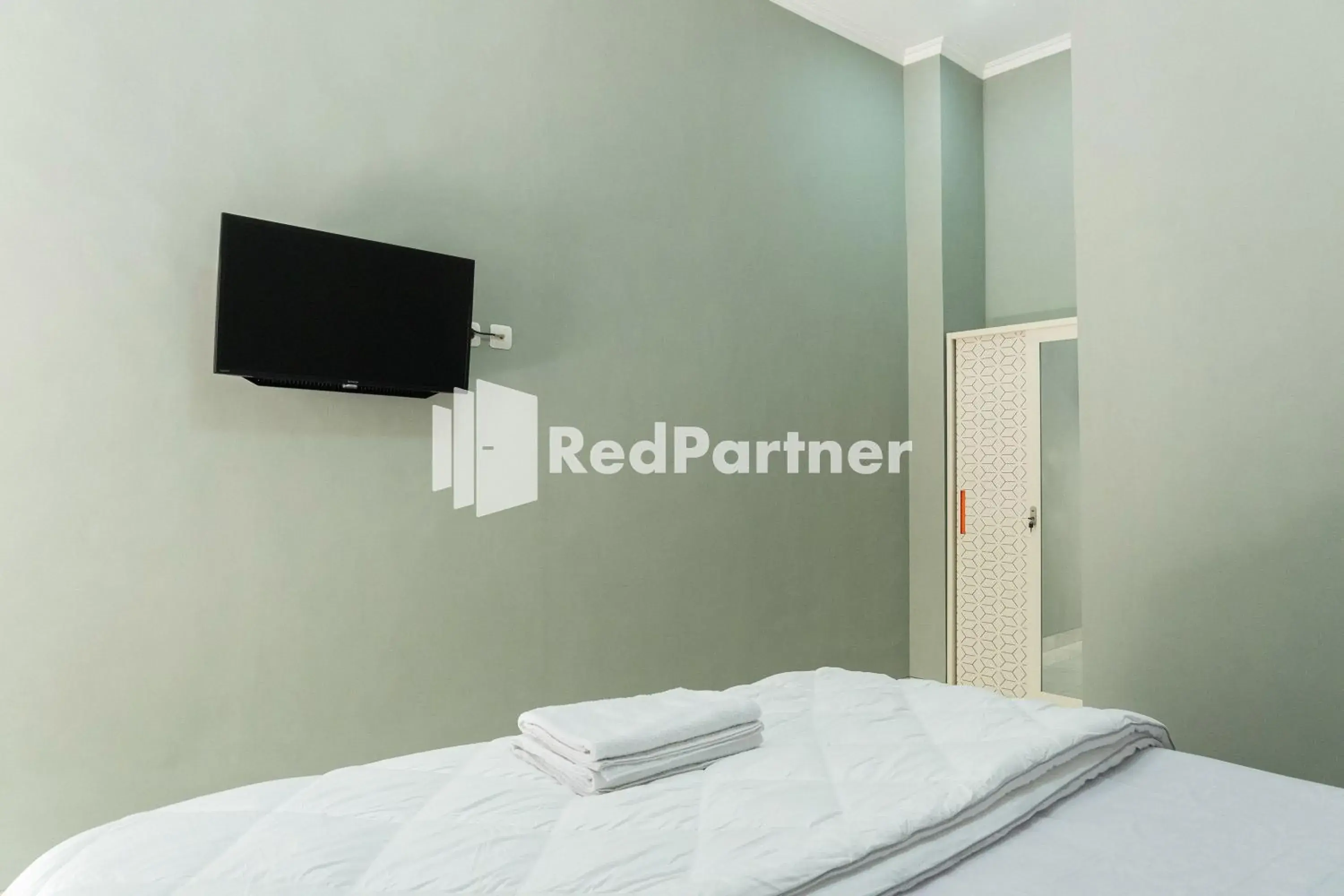 Bedroom, Bed in Athena House Syariah Near The Park Mall Solo Baru Mitra RedDoorz Bedroom, Bed in Athena House Syariah Near The Park Mall Solo Baru Mitra RedDoorz