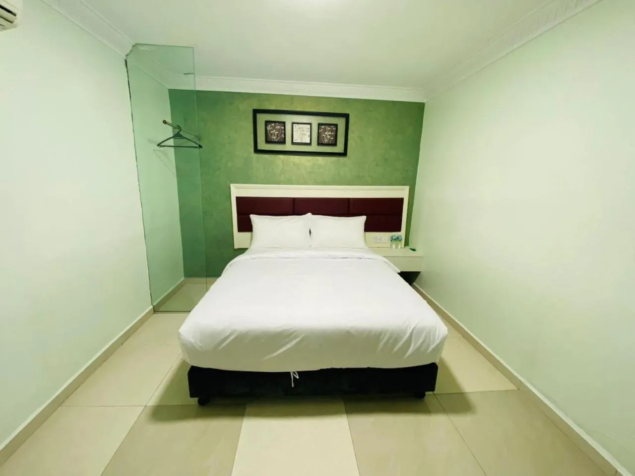 Photo of the whole room in Surya Boutique Hotel Klang