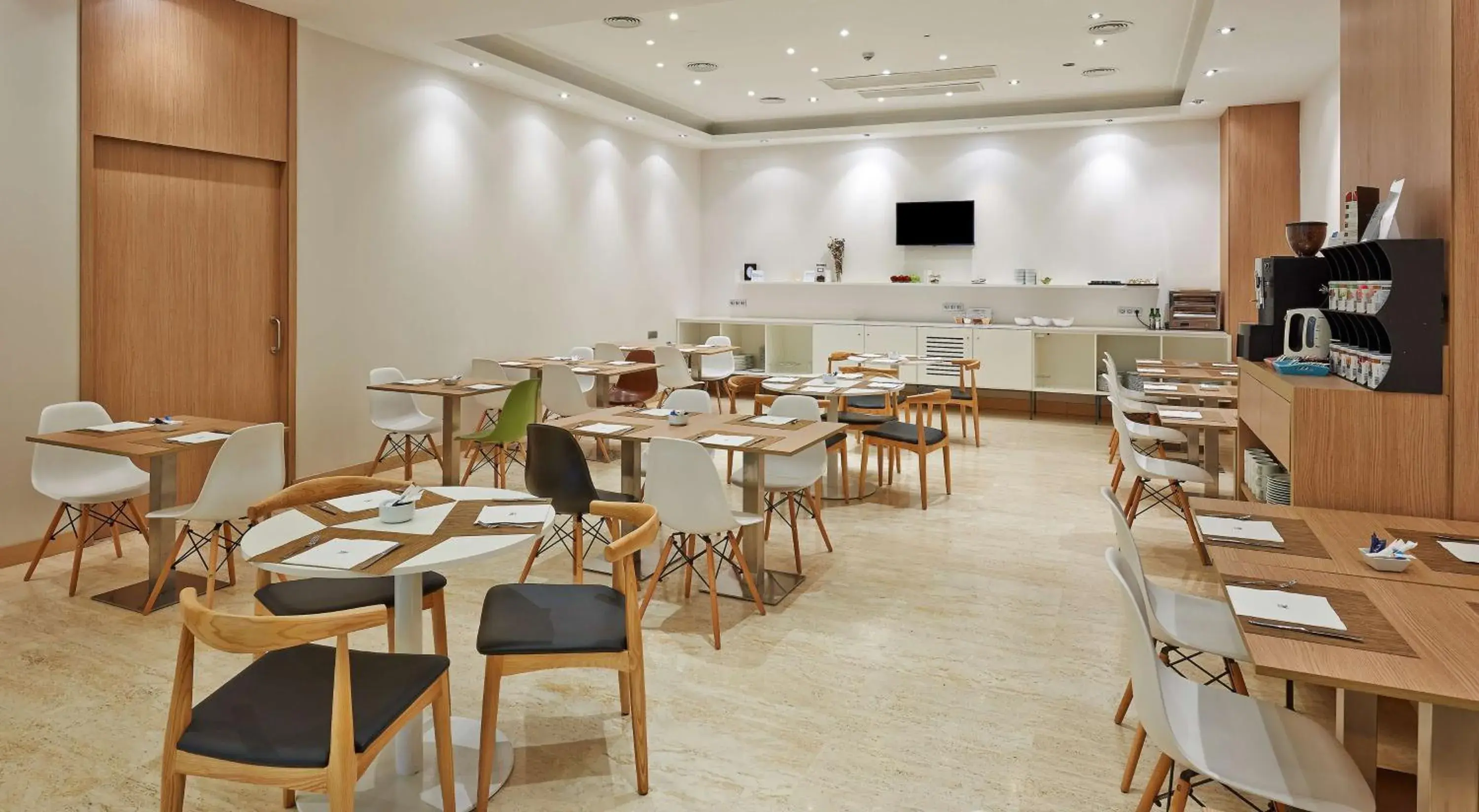 Restaurant/places to eat in NH Bilbao Deusto Restaurant/places to eat in NH Bilbao Deusto