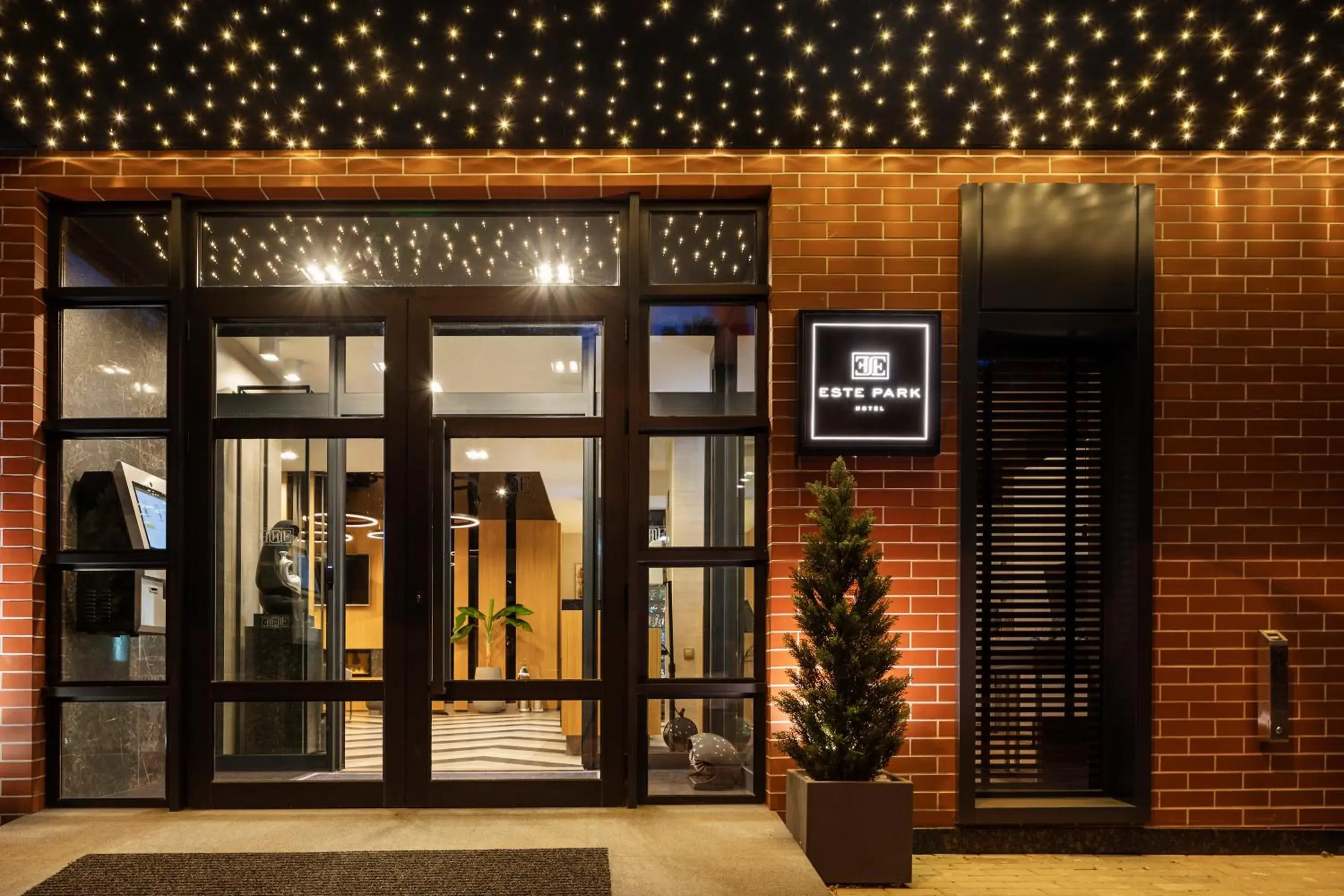 Property building in -- ESTE PARK HOTEL -- part of Urban Chic Luxury Design Hotels - Parking & Compliments - next to Shopping & Dining Mall Plovdiv Property building in -- ESTE PARK HOTEL -- part of Urban Chic Luxury Design Hotels - Parking & Compliments - next to Shopping & Dining Mall Plovdiv