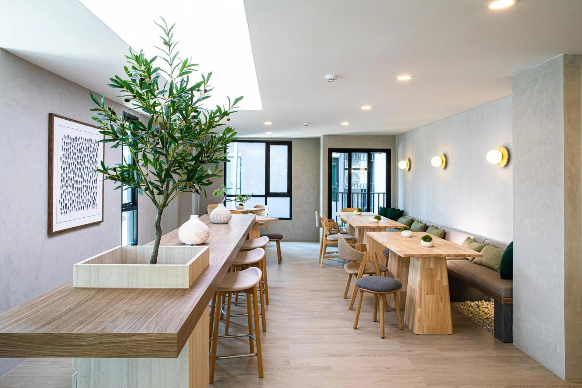 Restaurant/places to eat in Wellness Stay & Hotel Sukhumvit 107