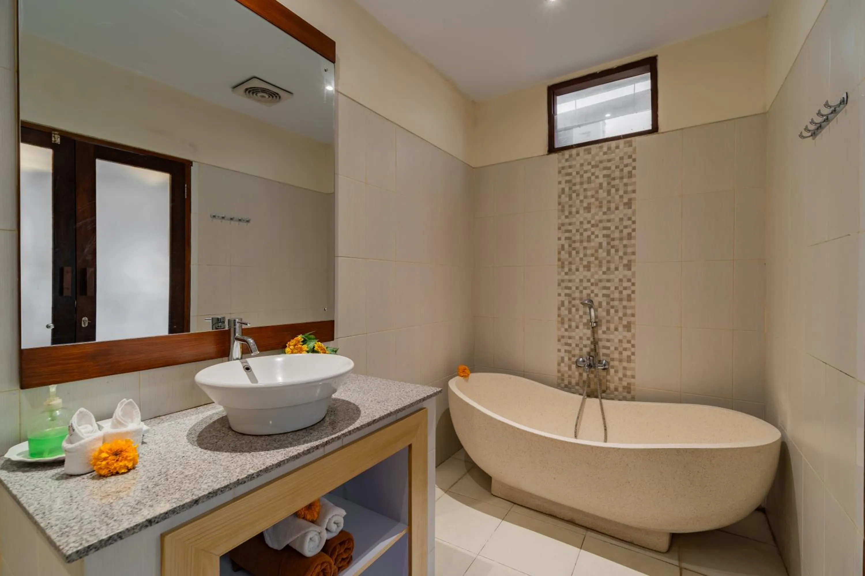 Bath in Desak Putu Putra Hidden