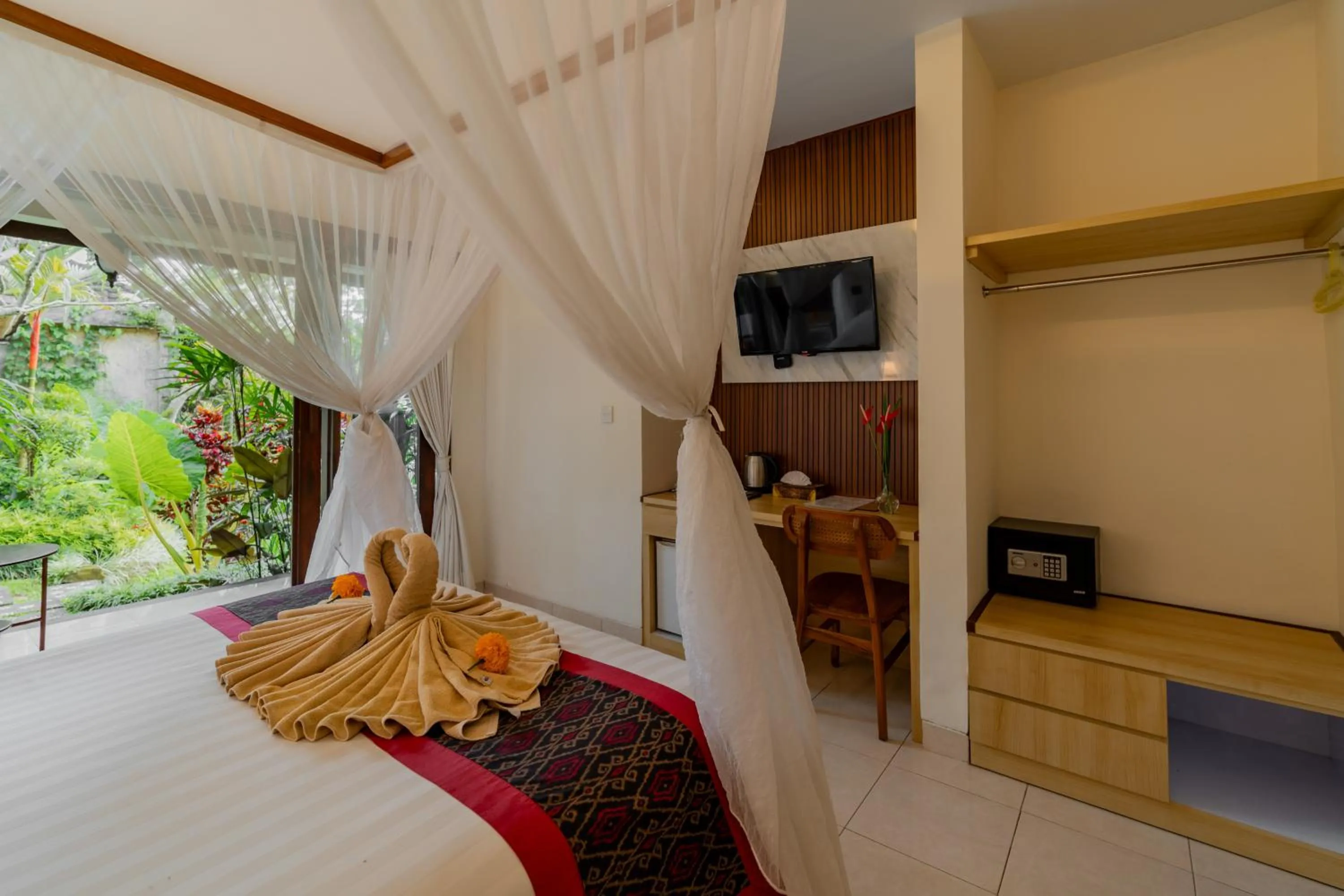 Bedroom, Bed in Desak Putu Putra Hidden