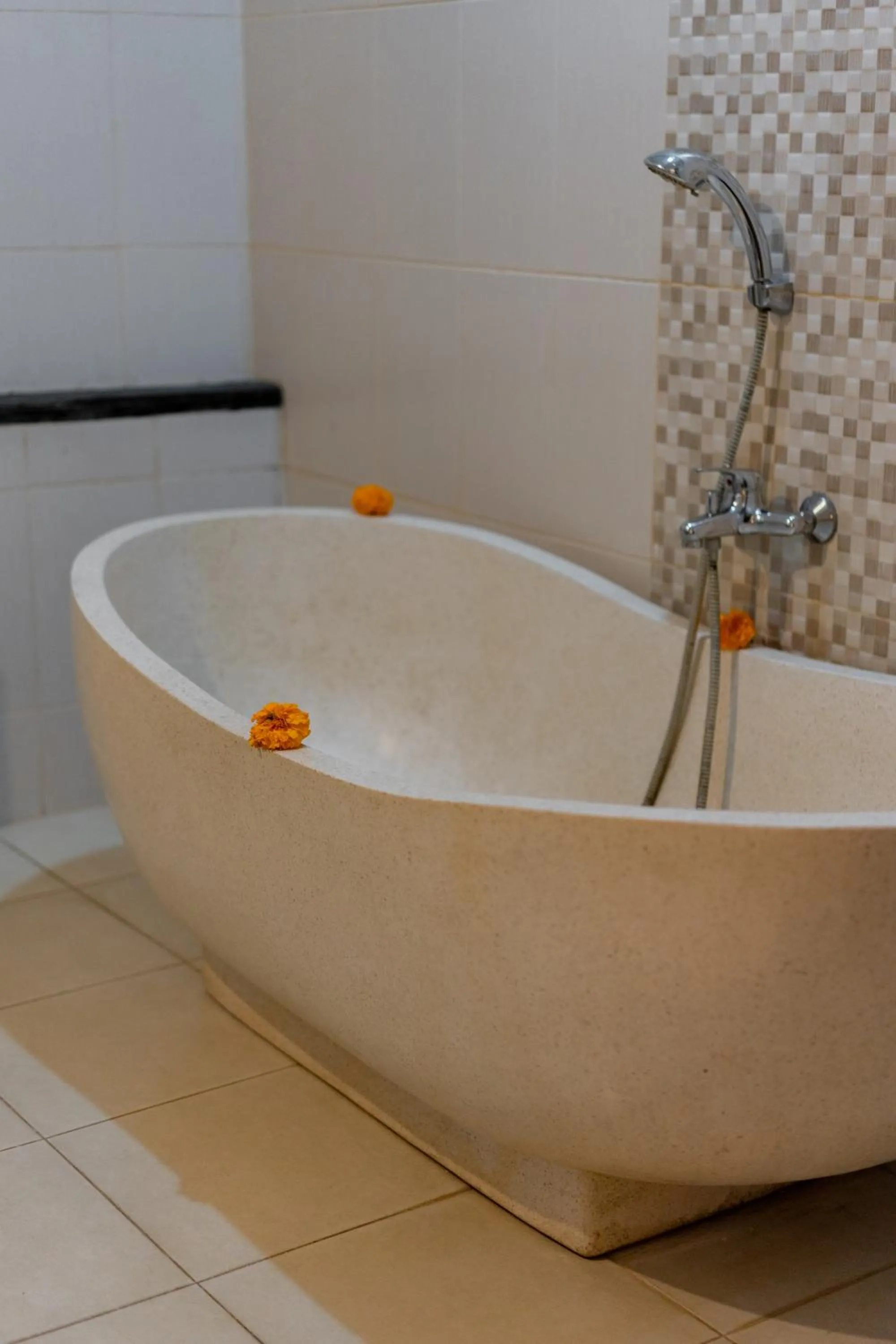 Bath in Desak Putu Putra Hidden