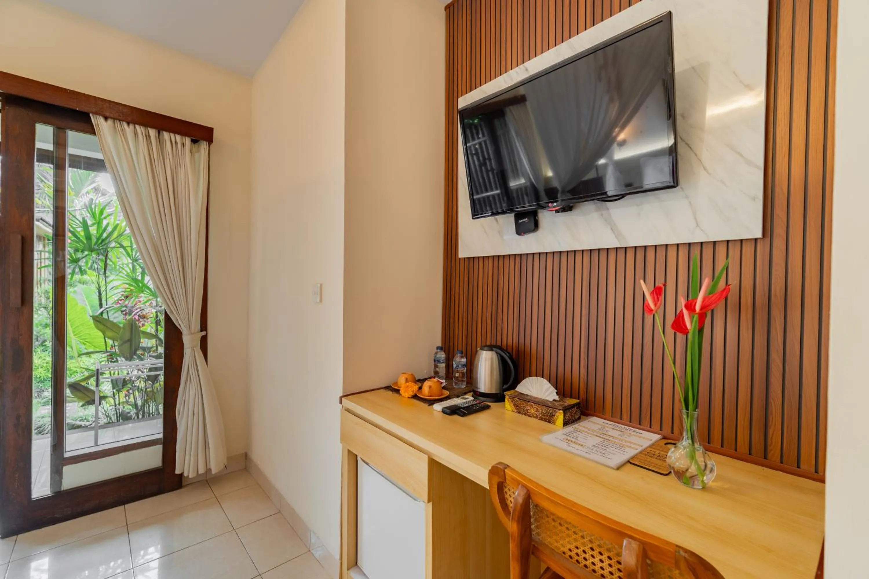 TV and multimedia in Desak Putu Putra Hidden