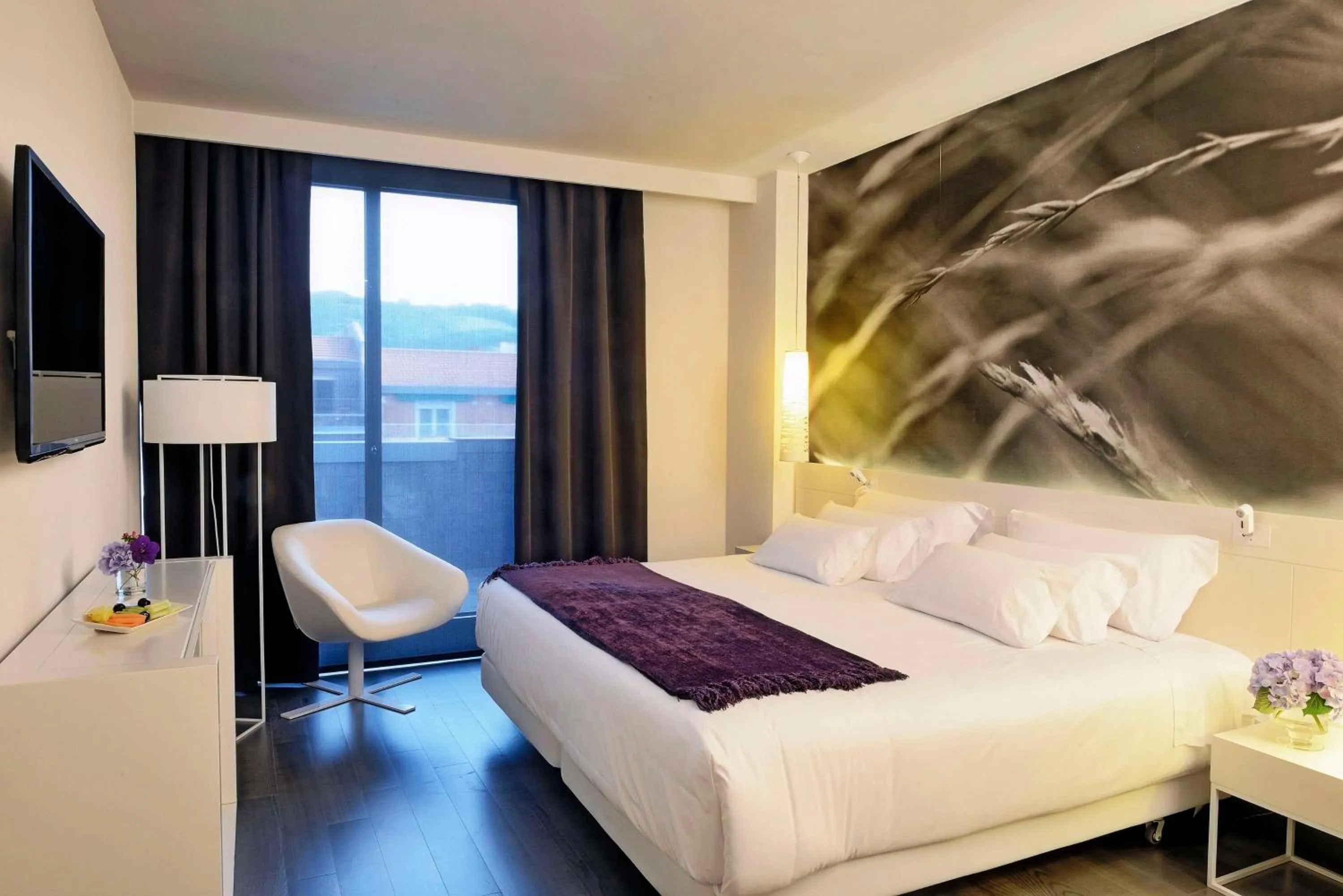 Photo of the whole room, Bed in NH Collection Villa de Bilbao