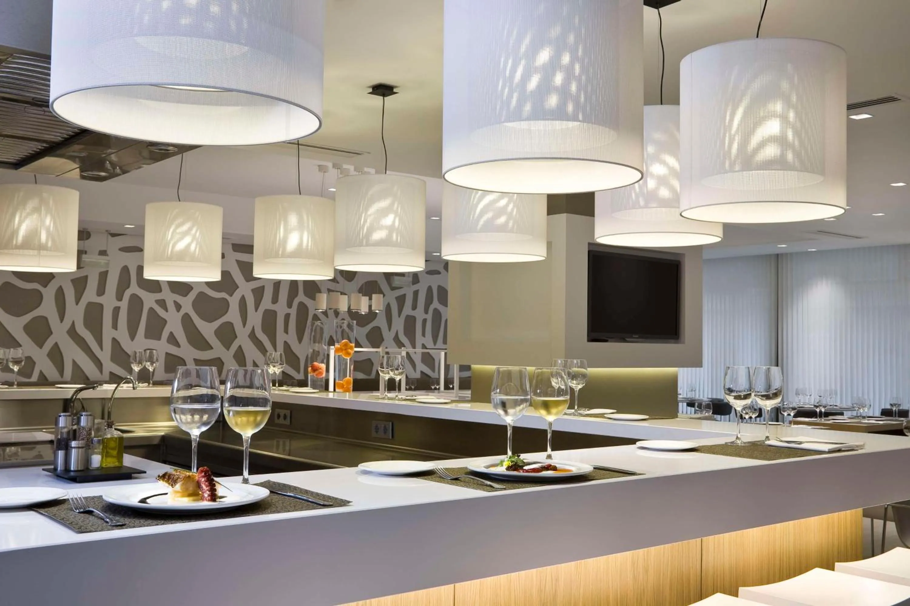 Restaurant/places to eat in NH Collection Villa de Bilbao