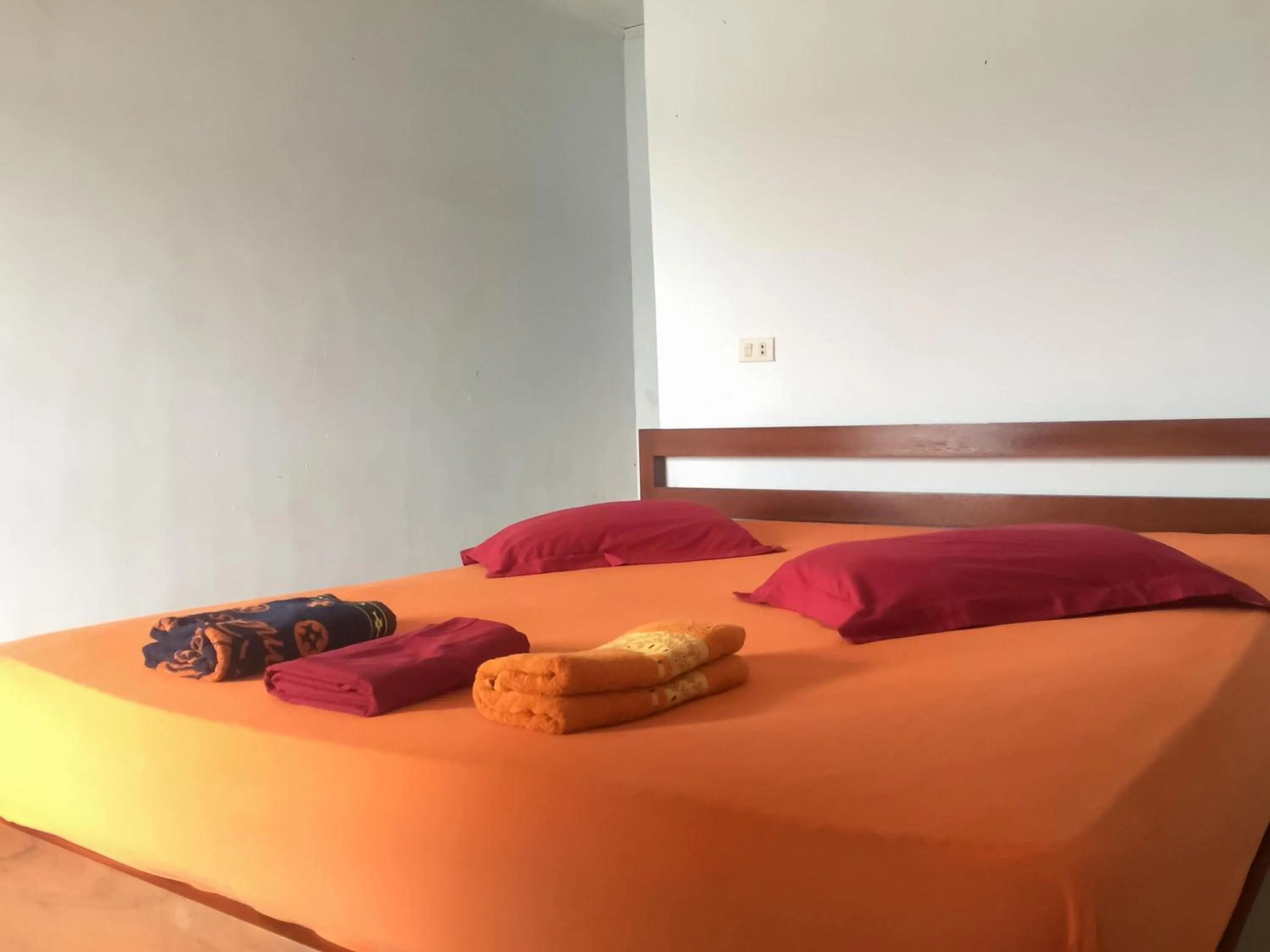 Bedroom, Bed in Olala Bungalows And Restaurant Mitra RedDoorz