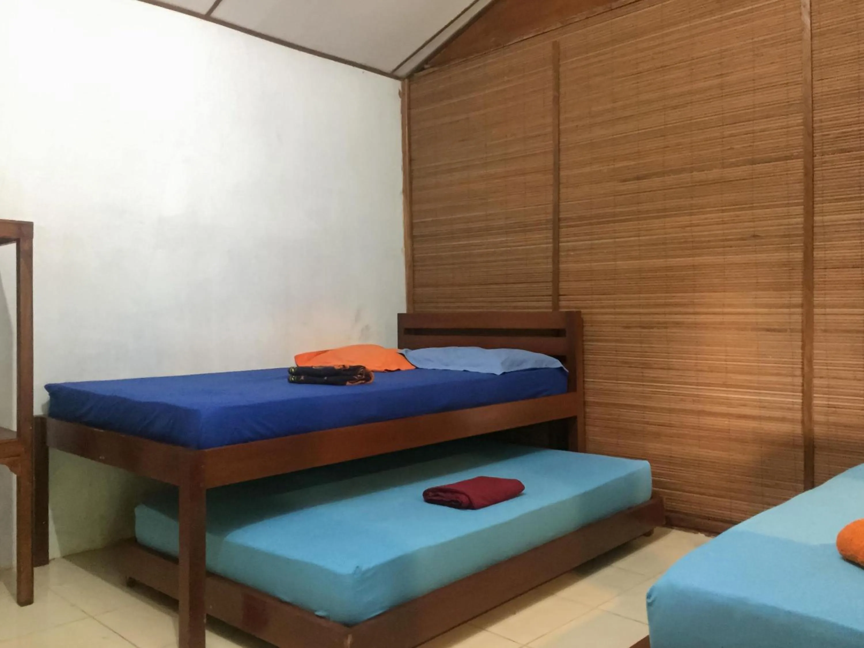 Bedroom, Bed in Olala Bungalows And Restaurant Mitra RedDoorz