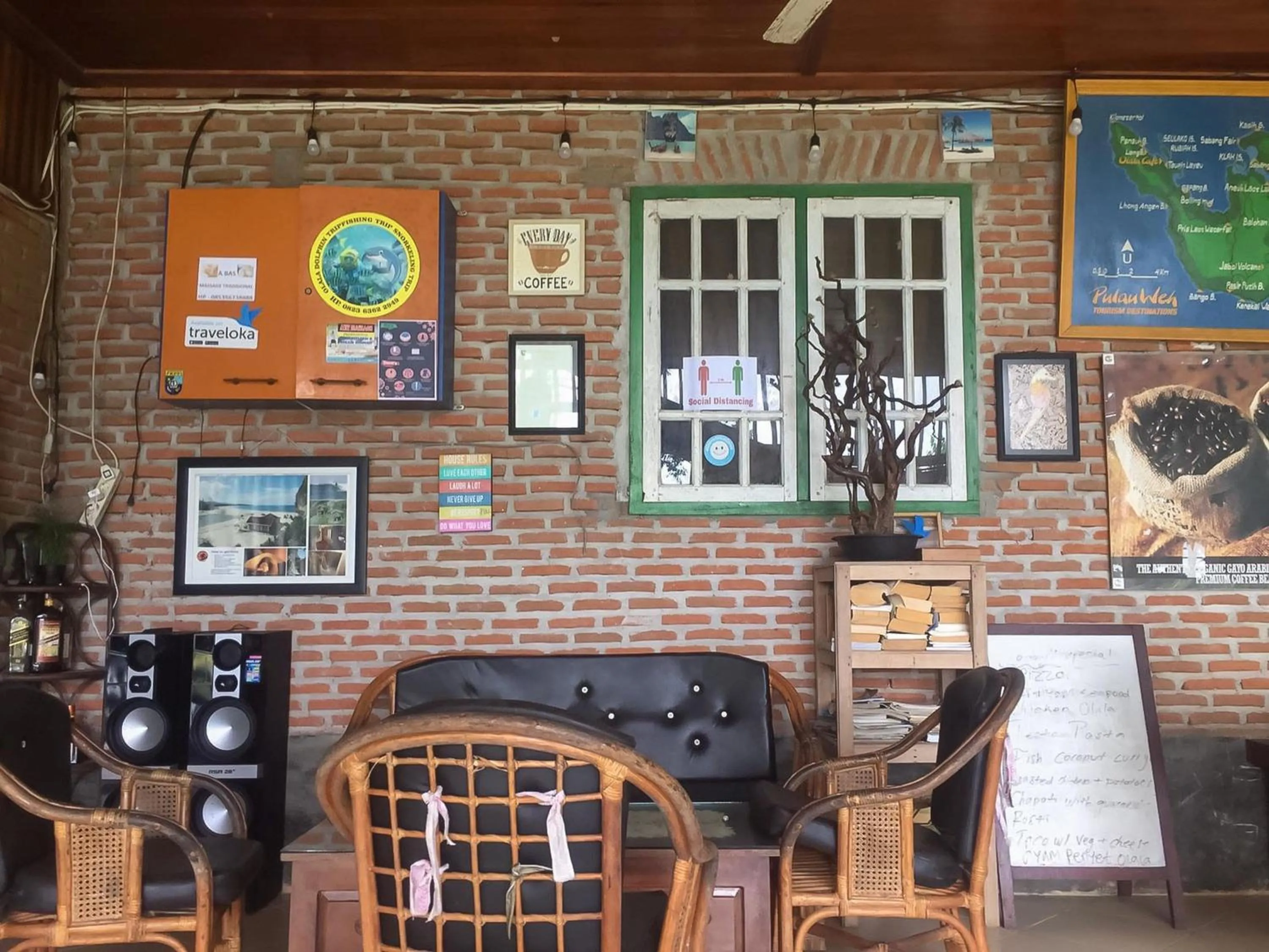 Living room in Olala Bungalows And Restaurant Mitra RedDoorz