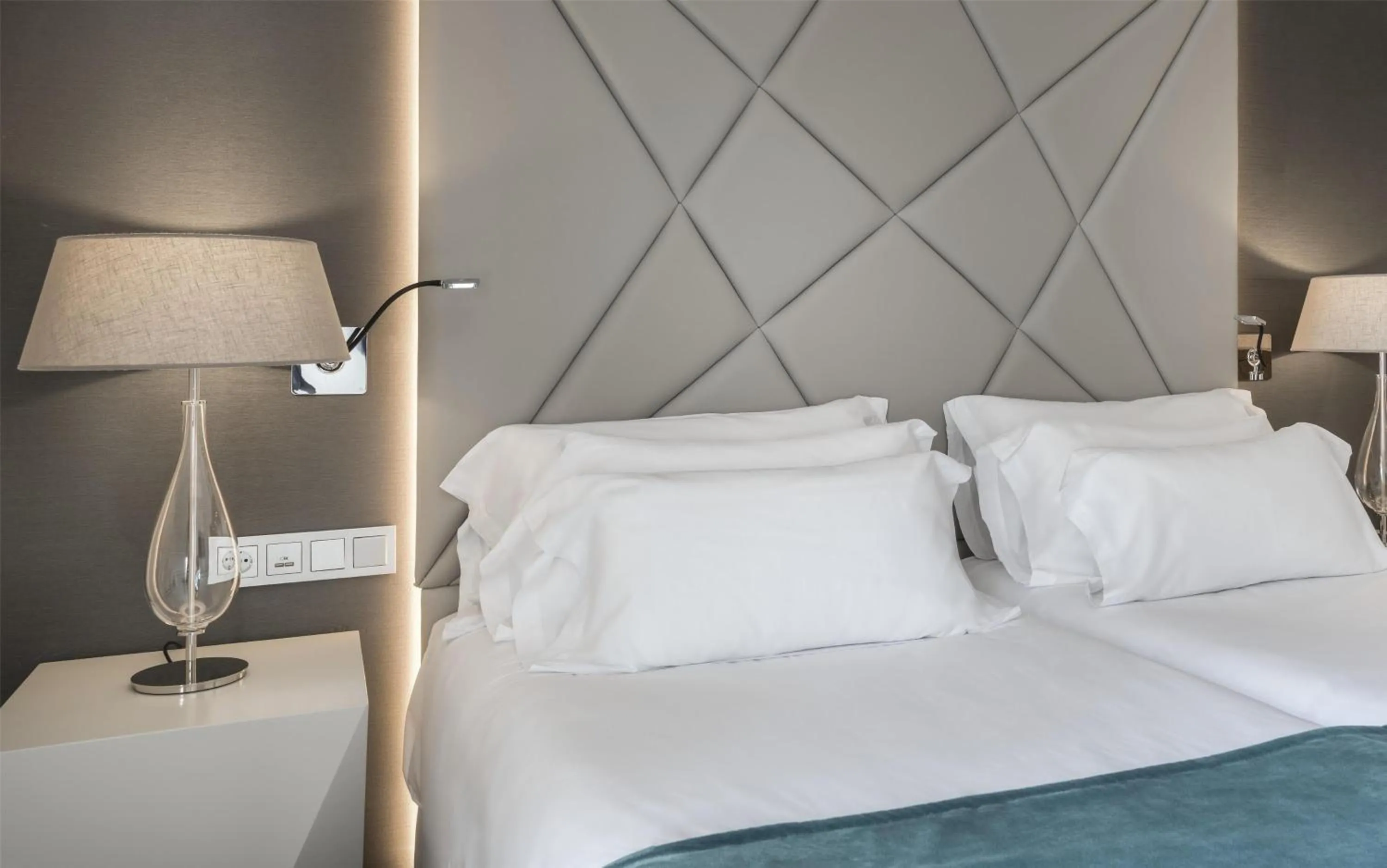 Bedroom, Bed in NH Collection Salamanca Palacio de Castellanos