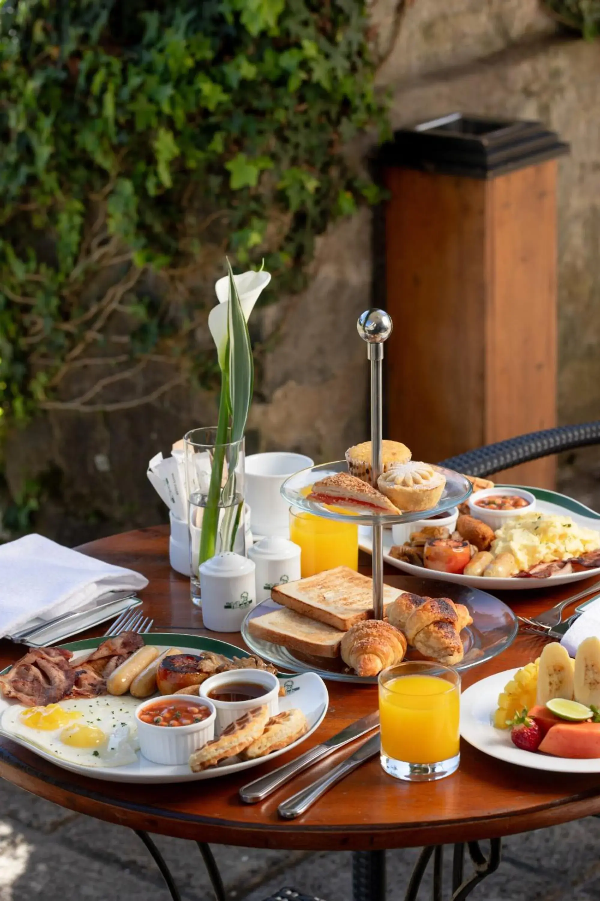 Food and drinks in The Hill Club Food and drinks in The Hill Club