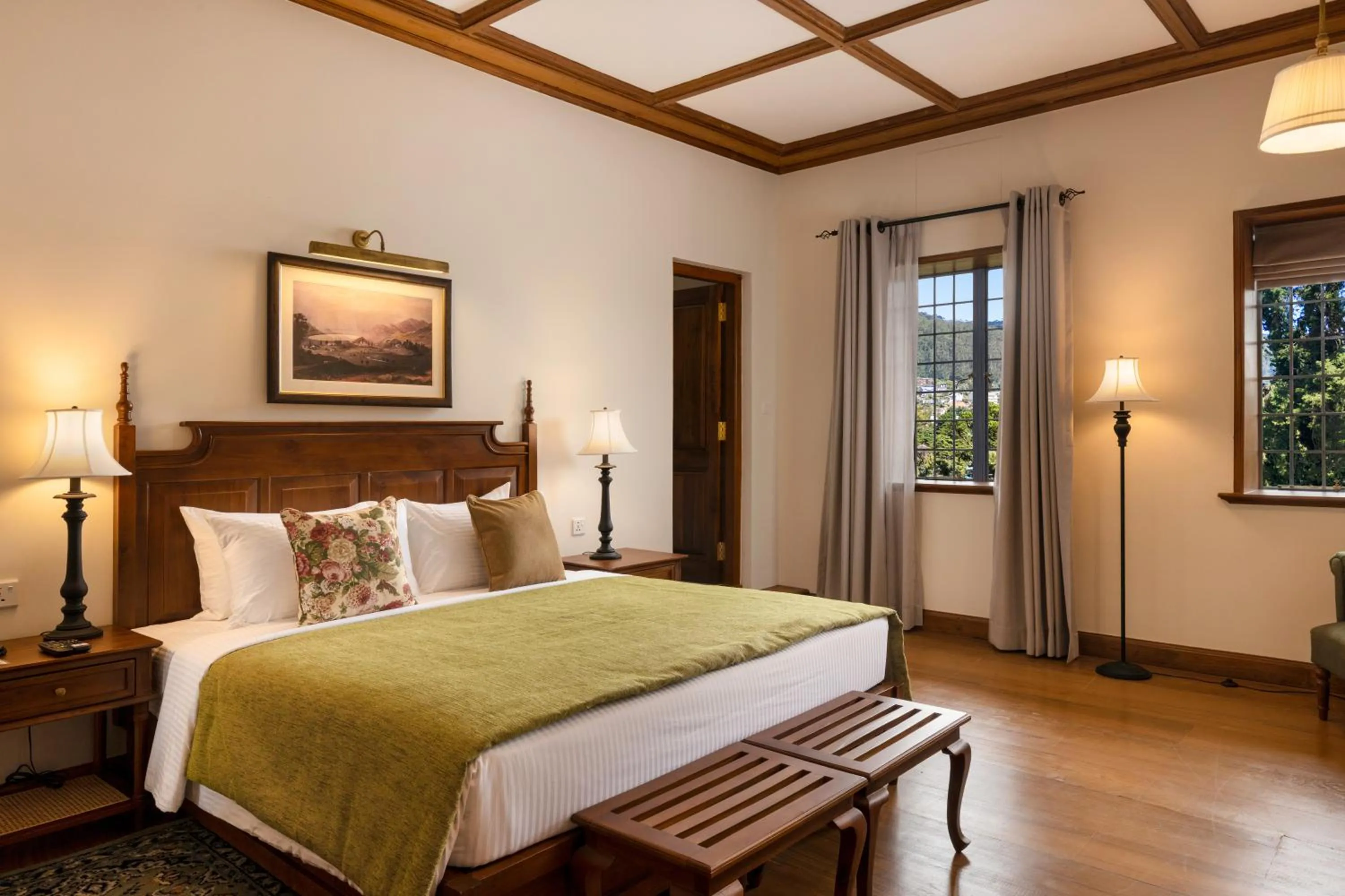 Bedroom, Bed in The Hill Club