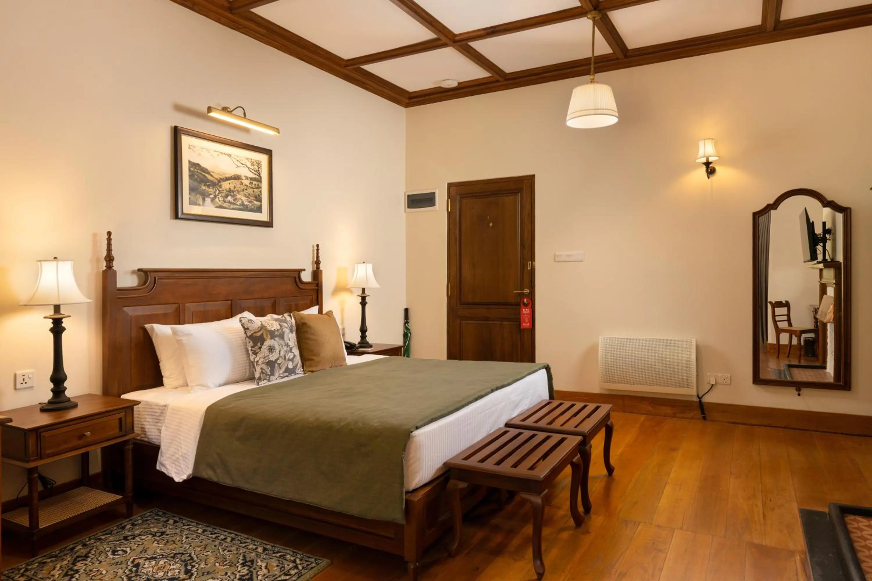 Bedroom, Bed in The Hill Club