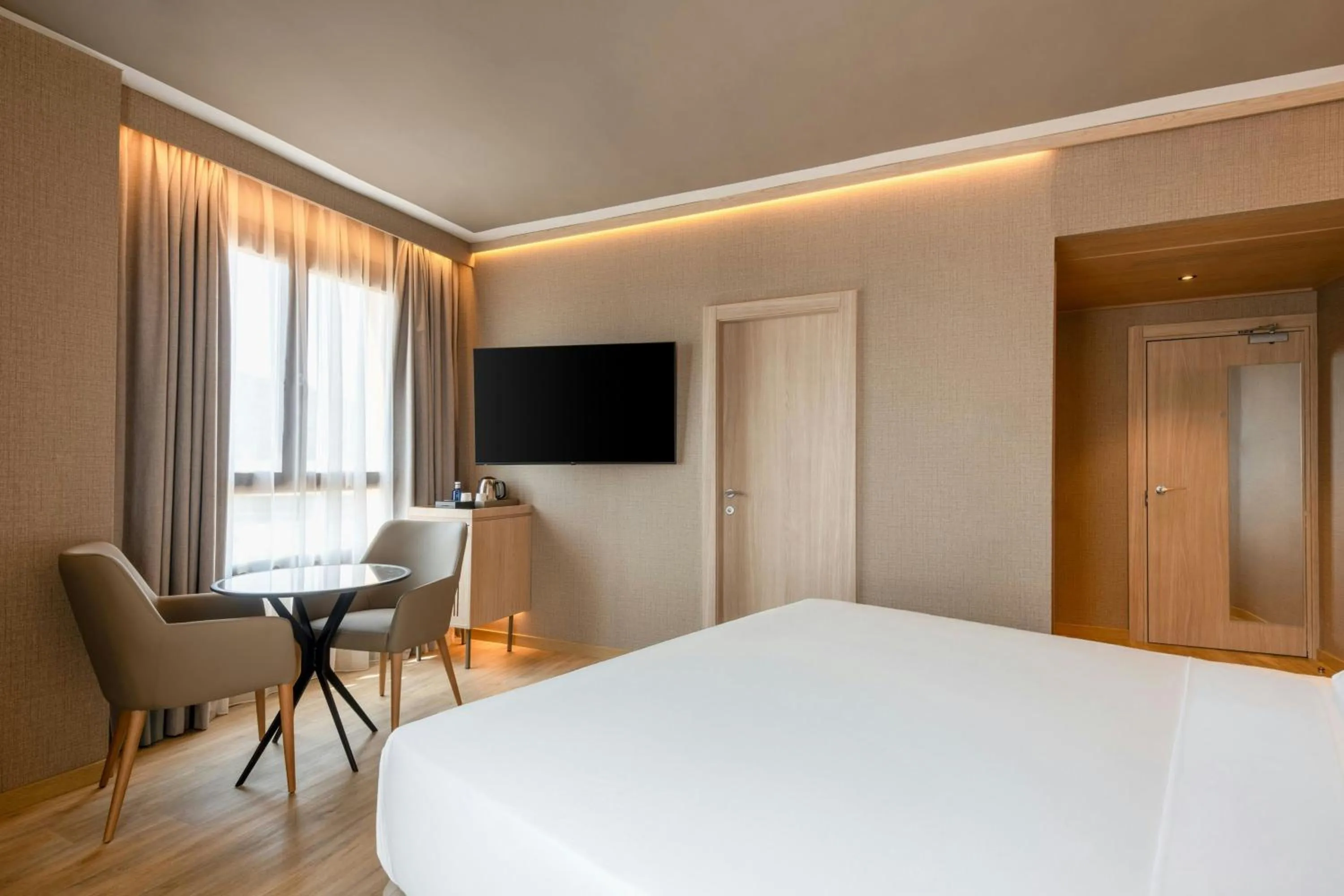 Photo of the whole room, Bed in AC Hotel by Marriott Cartagena