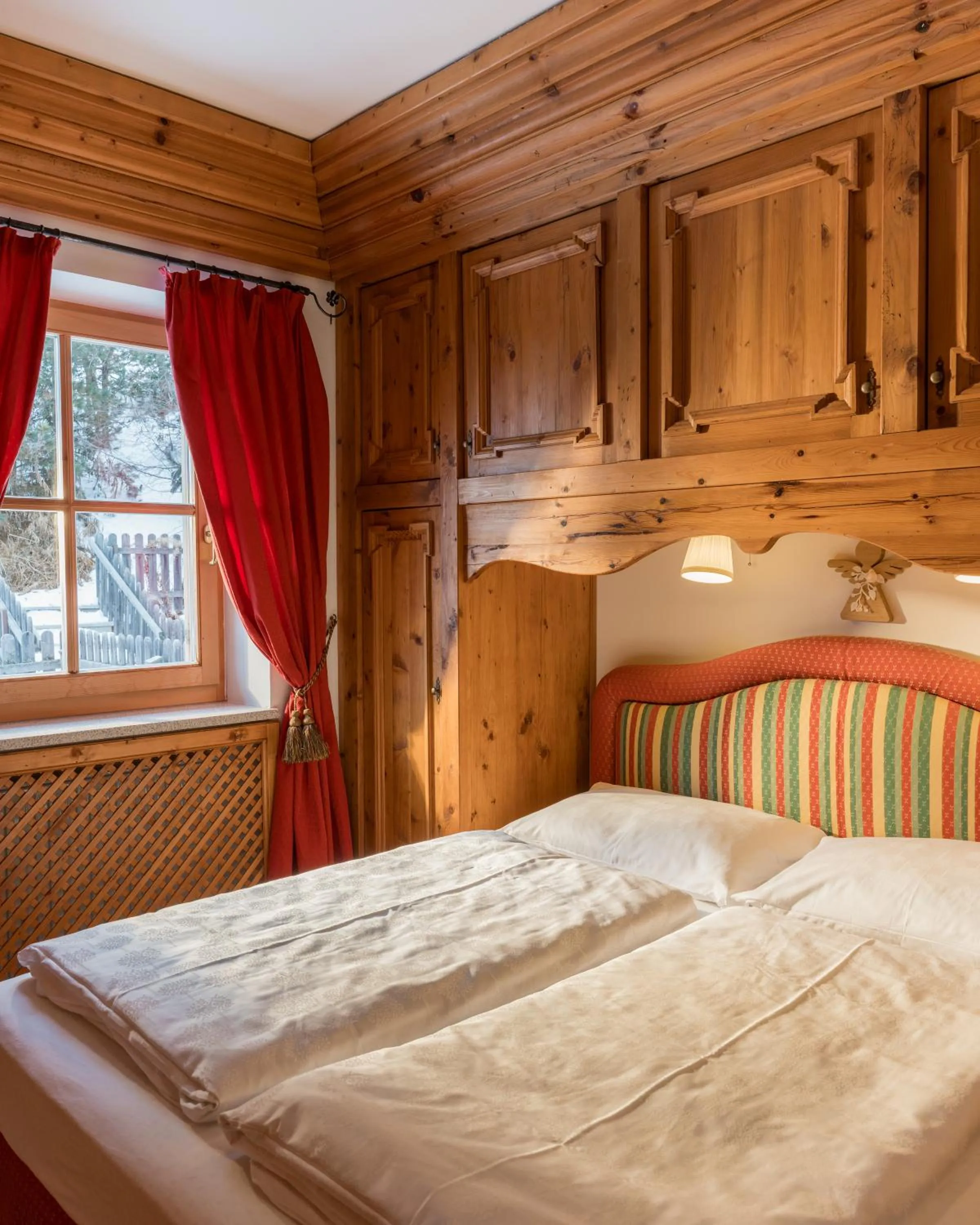 Bed in PLOSE Parkhotel & Residence