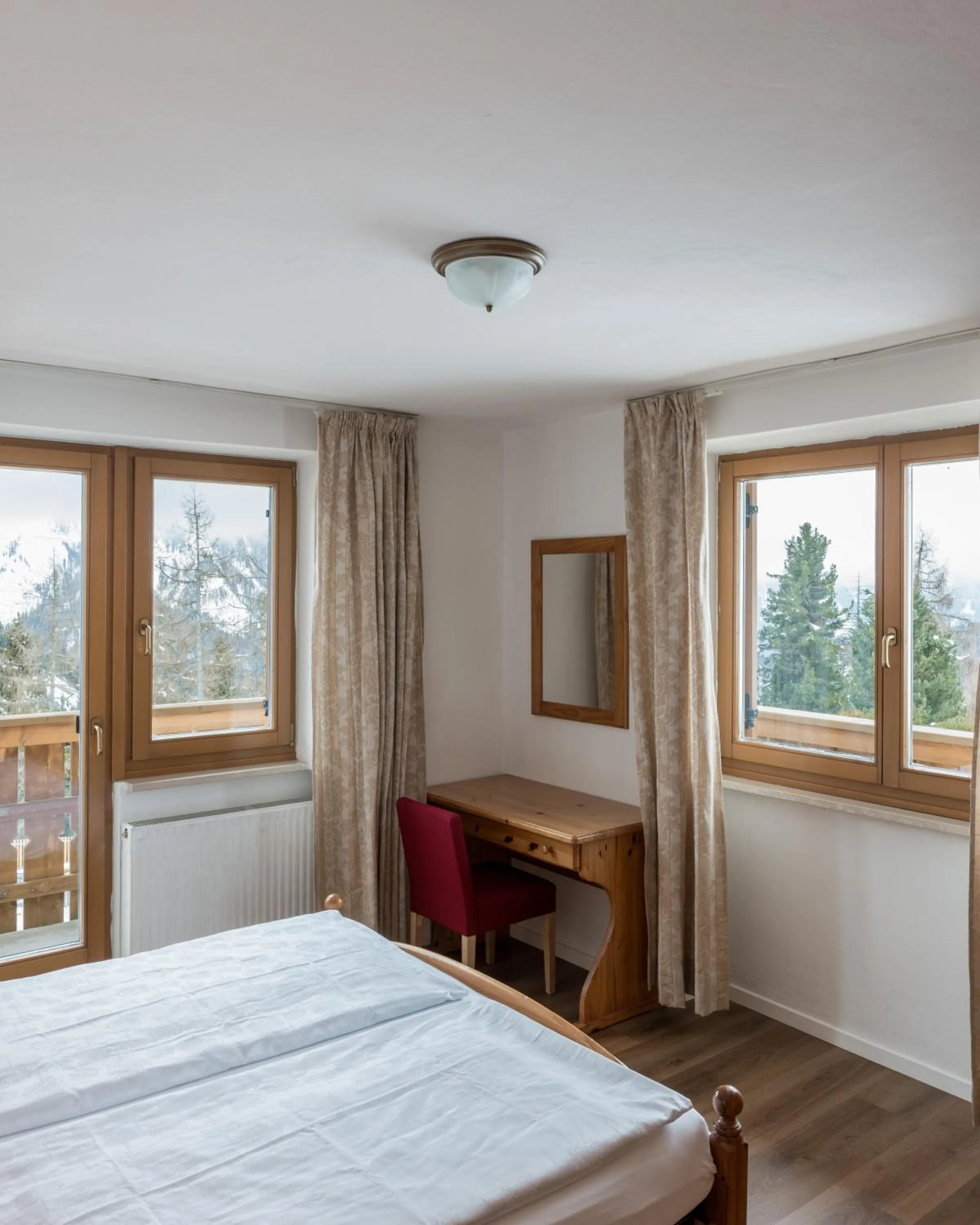 Bed in PLOSE Parkhotel & Residence