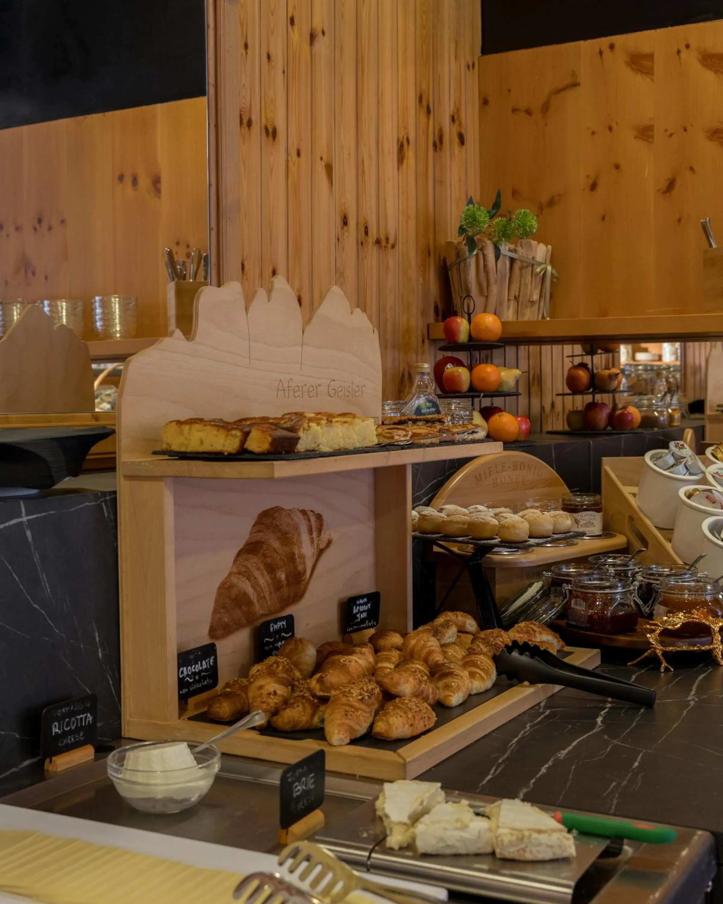 Breakfast in PLOSE Parkhotel & Residence