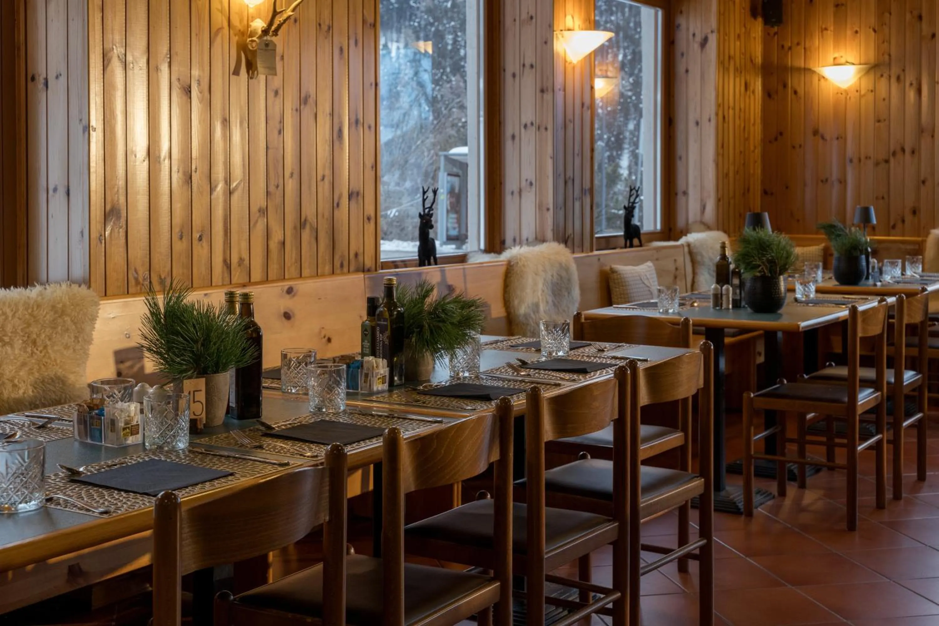 Restaurant/places to eat in PLOSE Parkhotel & Residence