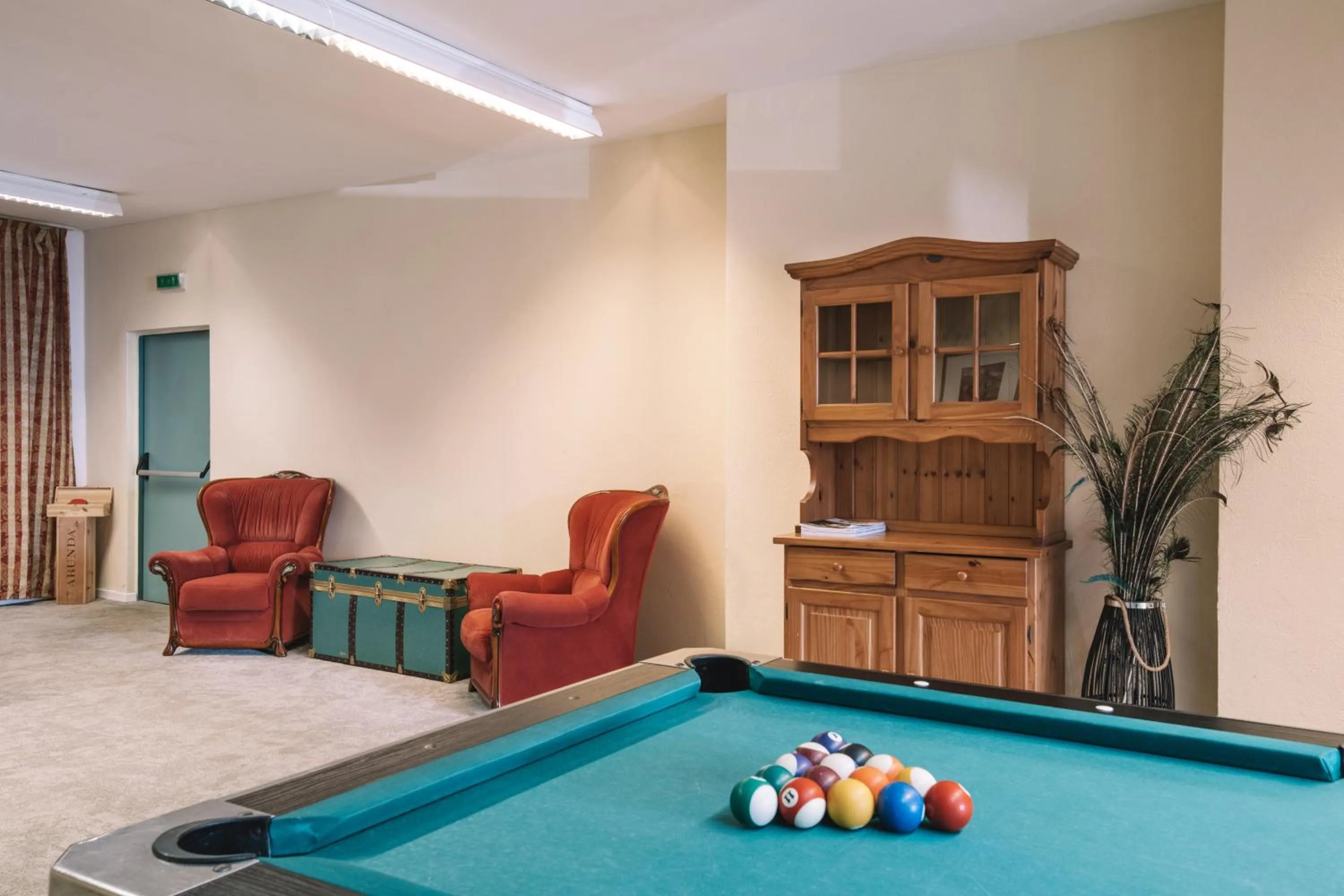 Communal lounge/ TV room in PLOSE Parkhotel & Residence