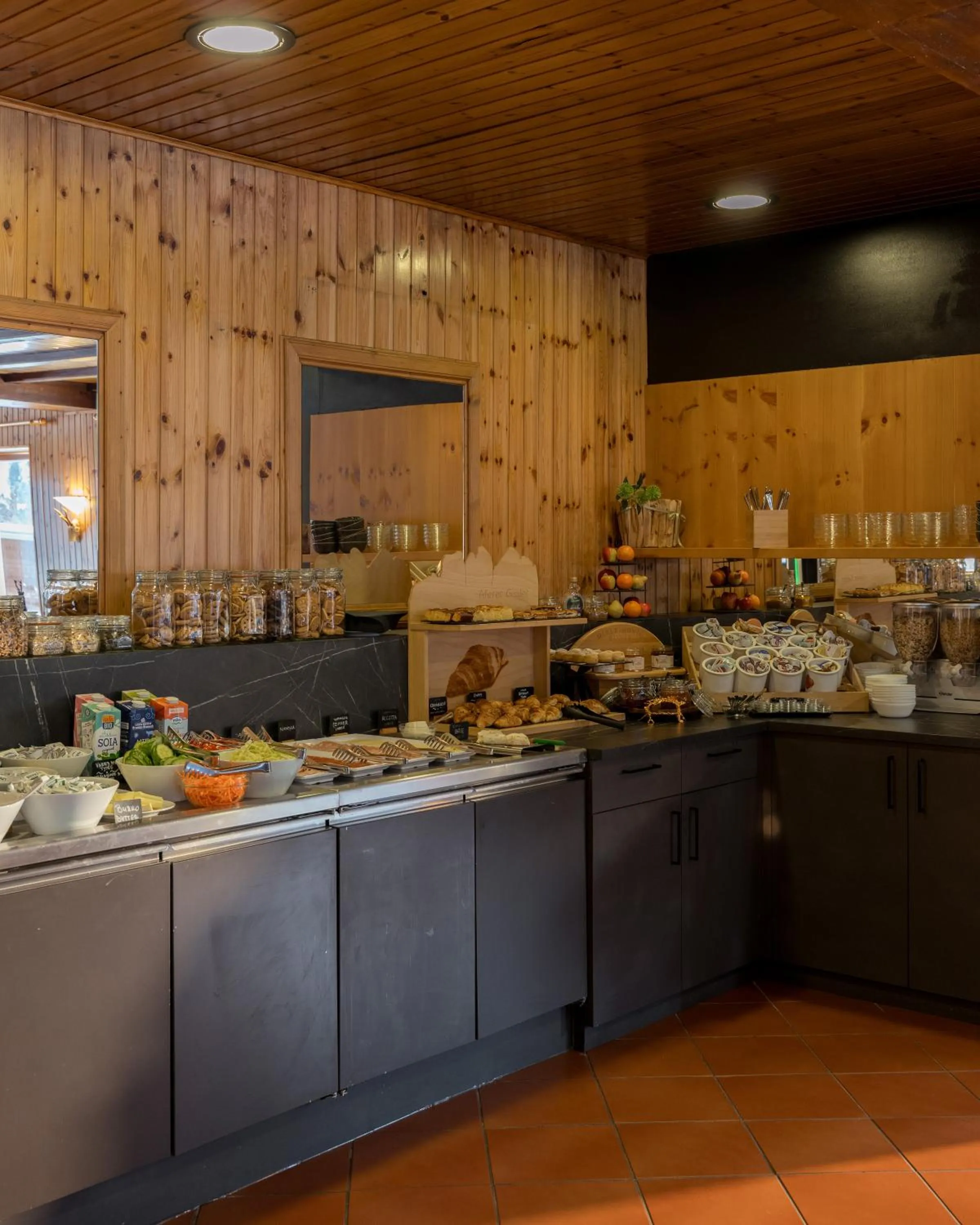 Breakfast in PLOSE Parkhotel & Residence