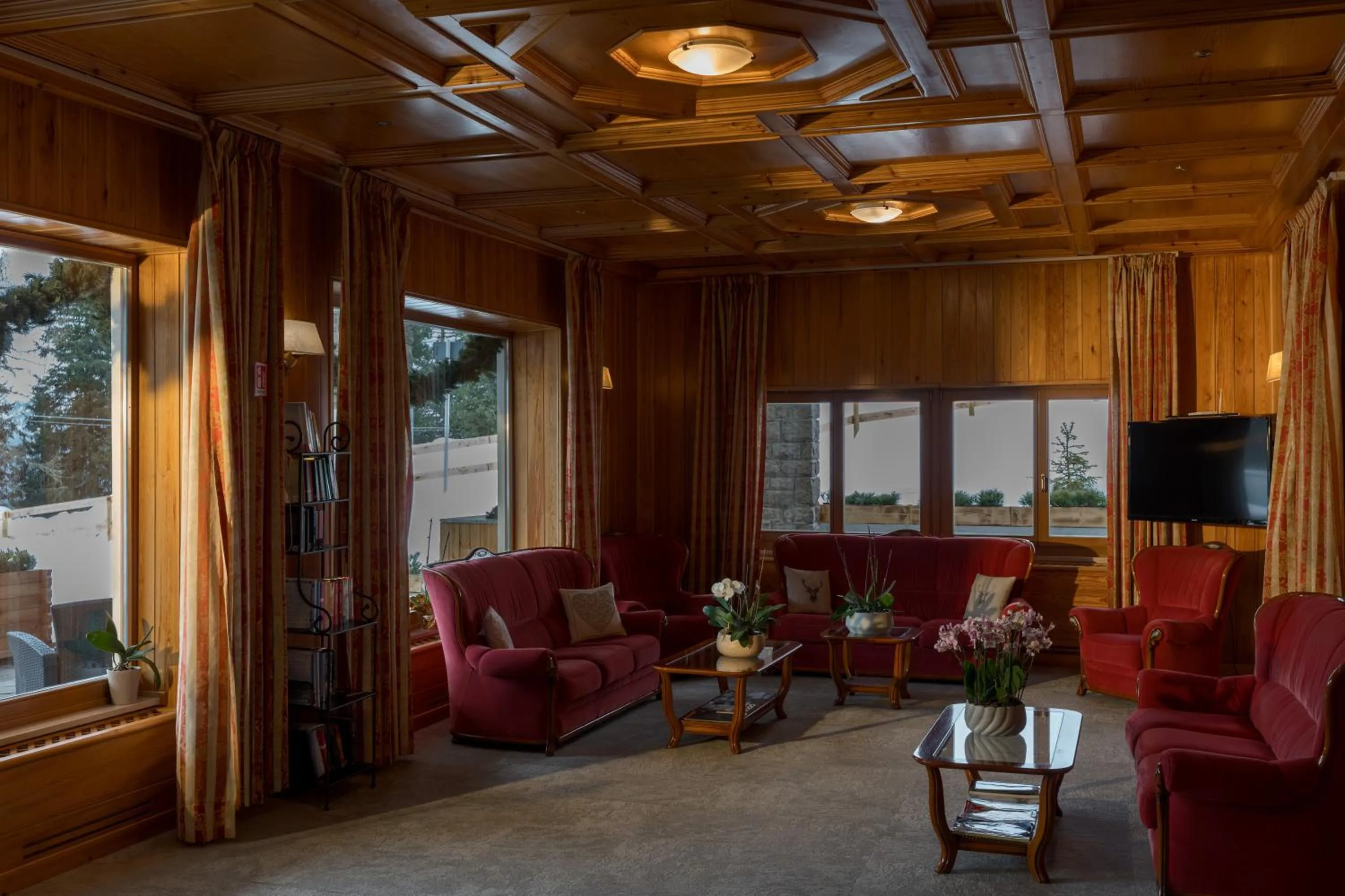 Lobby or reception in PLOSE Parkhotel & Residence