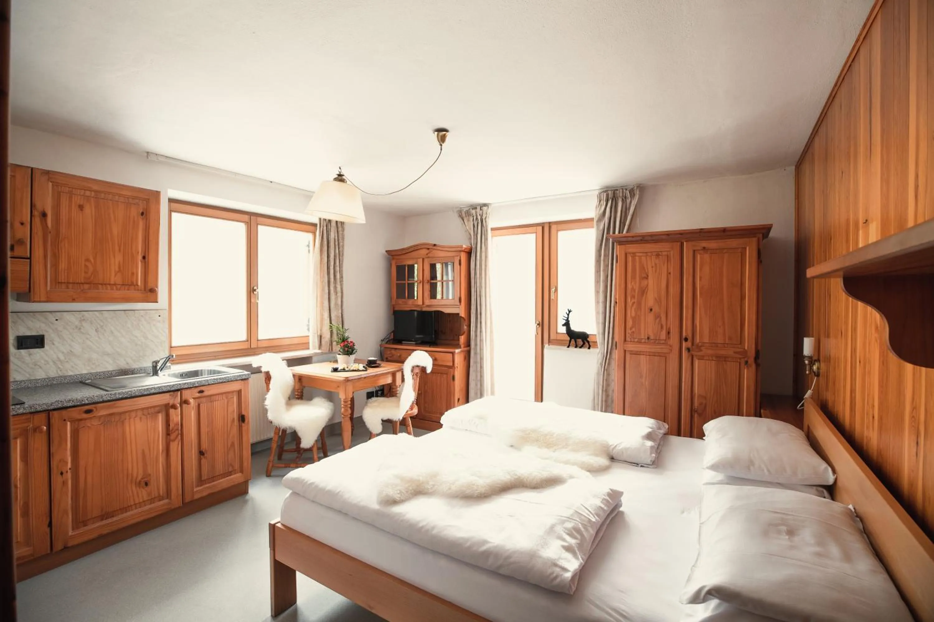 Bedroom, Bed in PLOSE Parkhotel & Residence