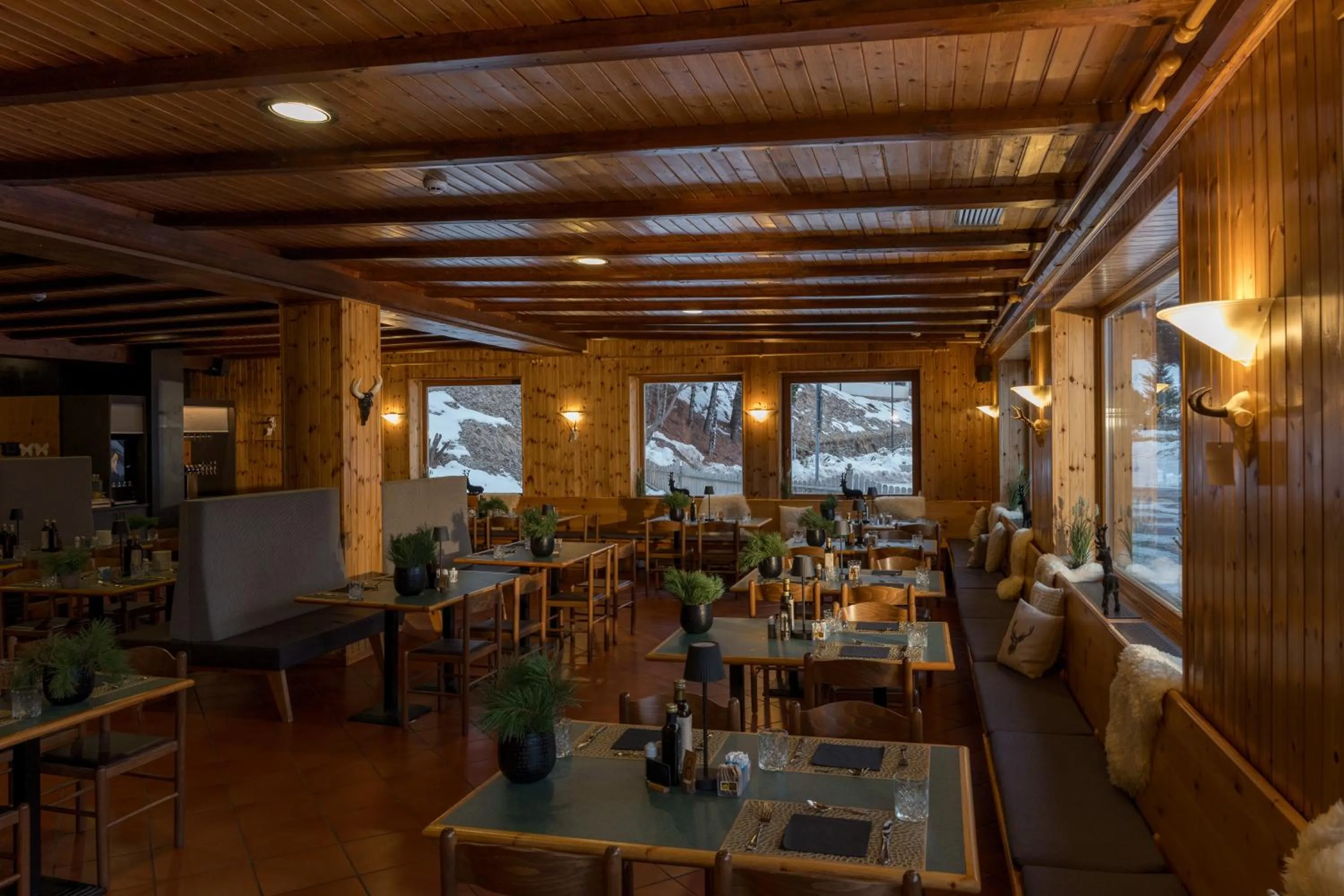 Restaurant/places to eat in PLOSE Parkhotel & Residence