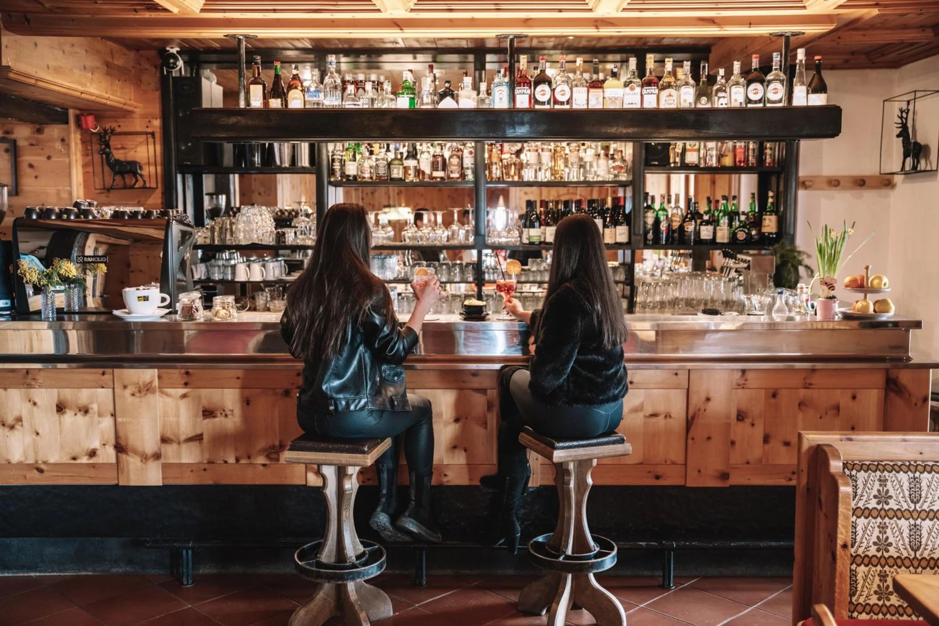 Restaurant/places to eat in PLOSE Parkhotel & Residence