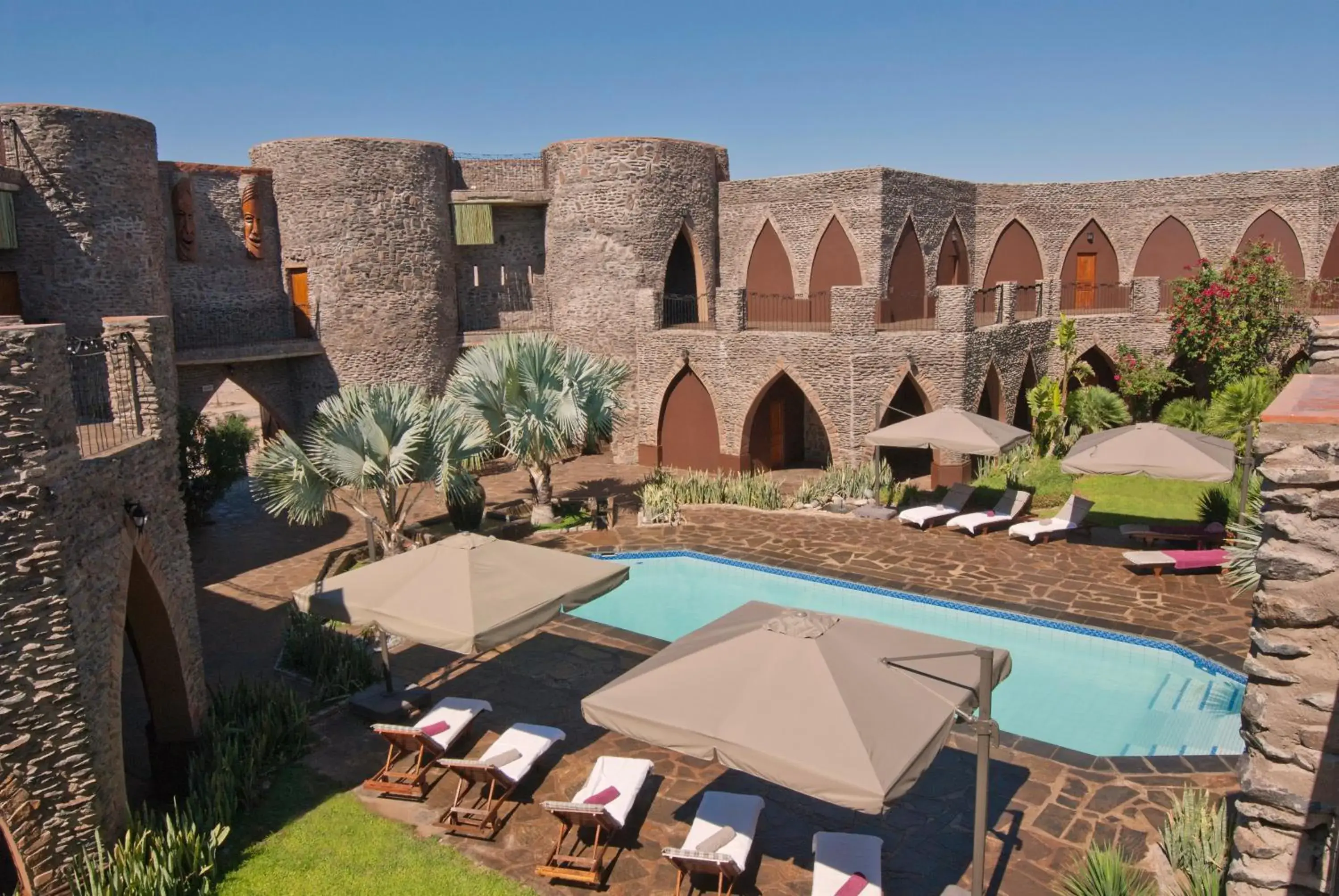 Swimming pool in Le Mirage Resort & Spa Swimming pool in Le Mirage Resort & Spa