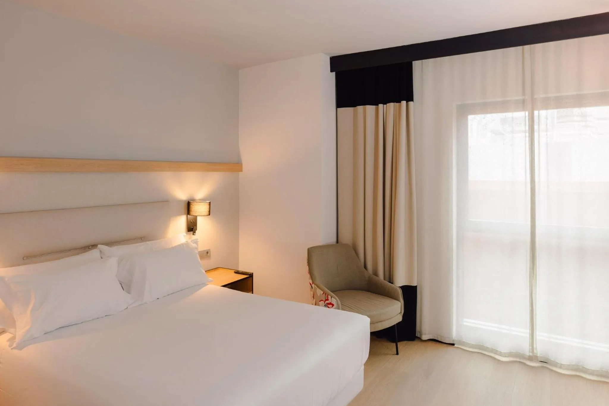 Photo of the whole room, Bed in Sercotel Amistad Murcia