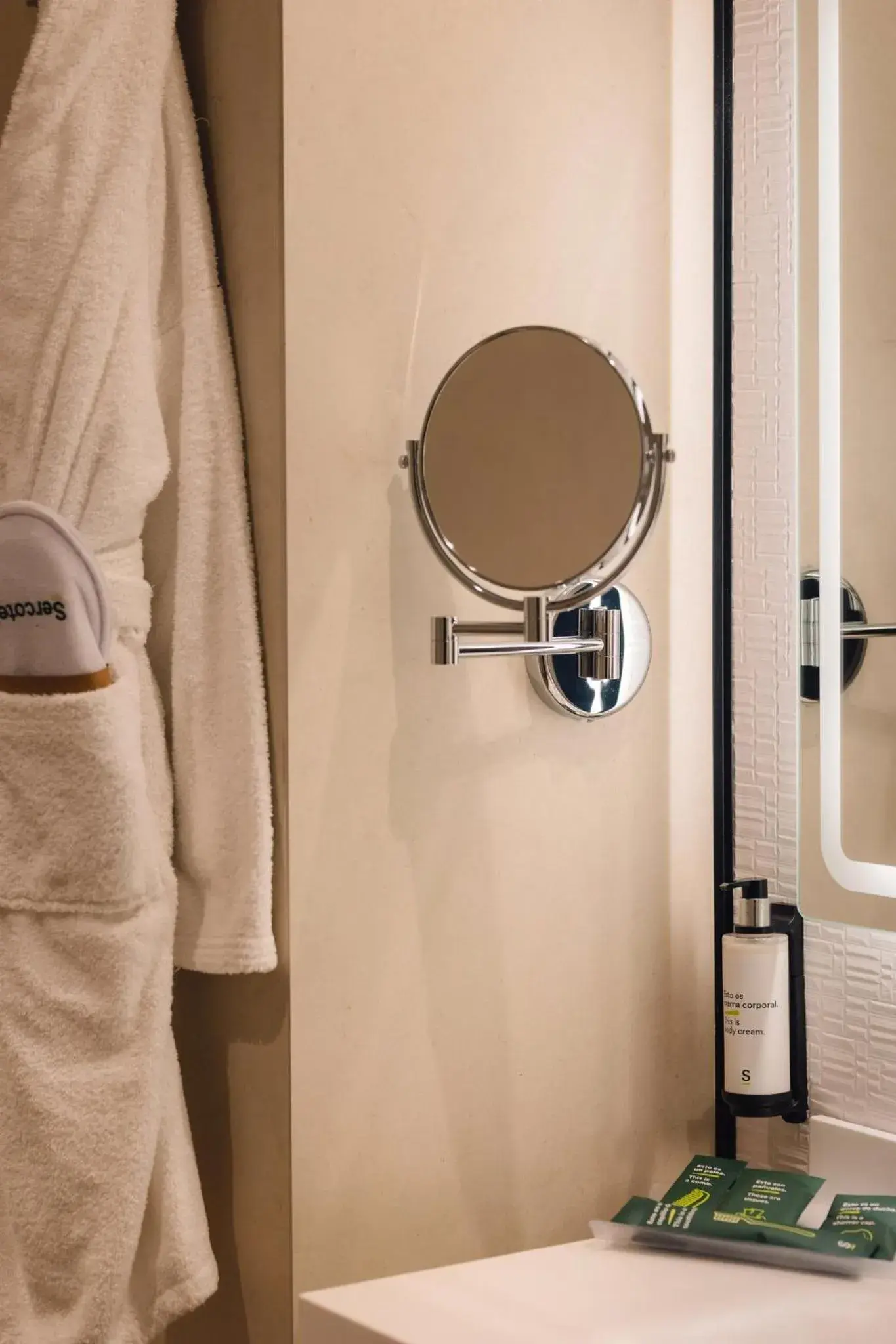 Decorative detail, Bed in Sercotel Amistad Murcia Decorative detail, Bed in Sercotel Amistad Murcia