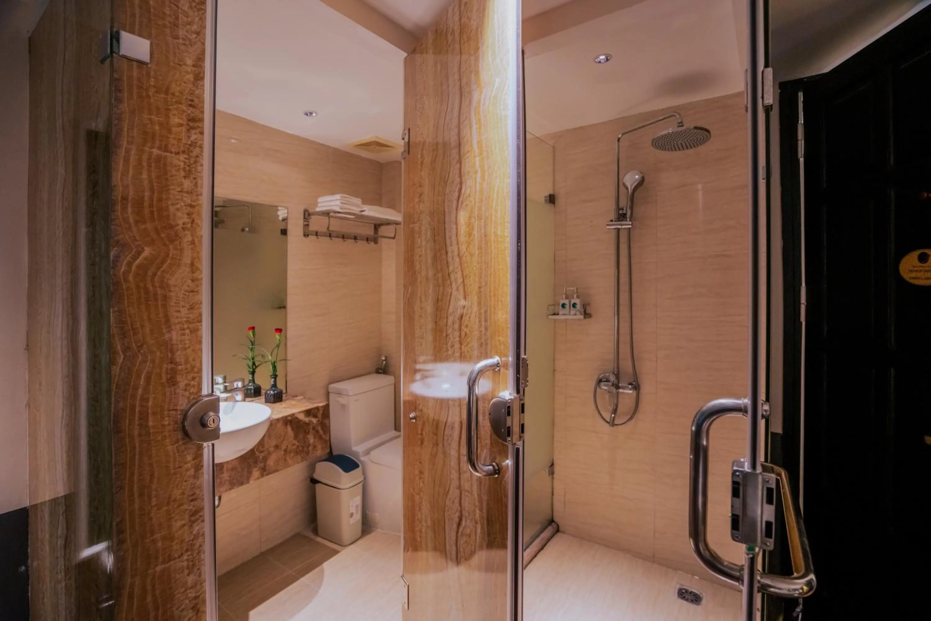 Bathroom in Hanoi Center Silk Classic Hotel & Travel