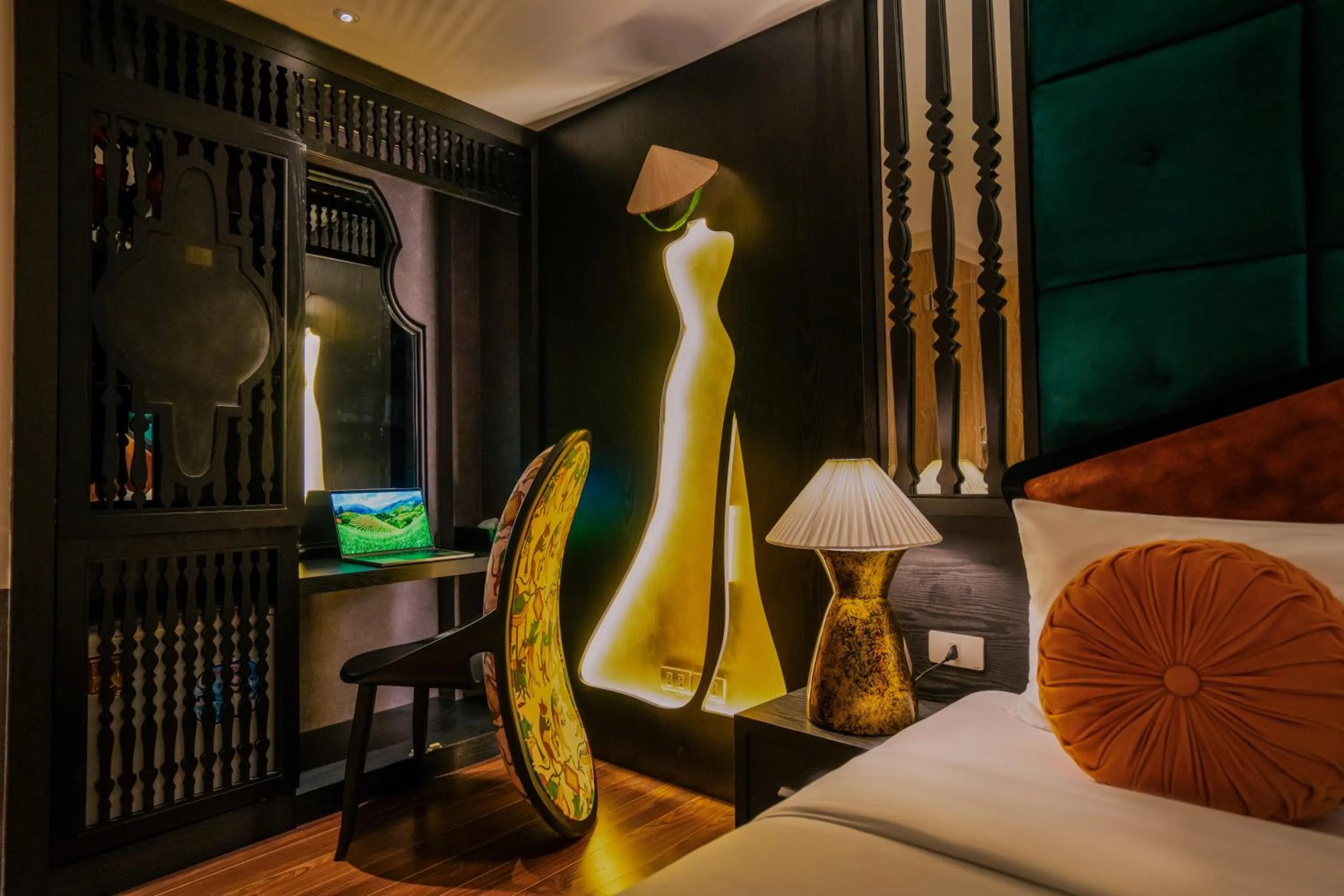Business facilities, Bed in Hanoi Center Silk Classic Hotel & Travel
