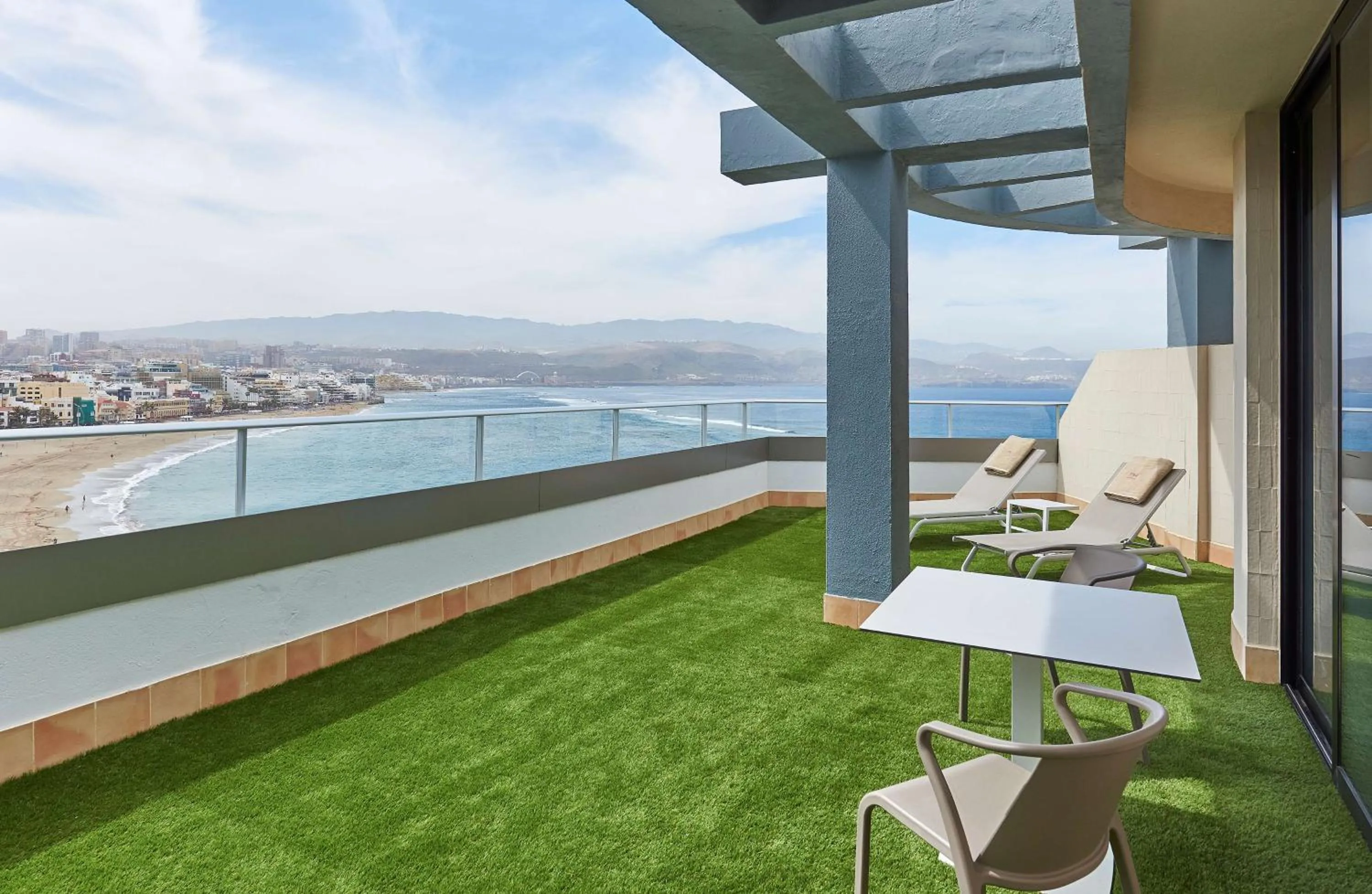 Photo of the whole room in NH Imperial Playa