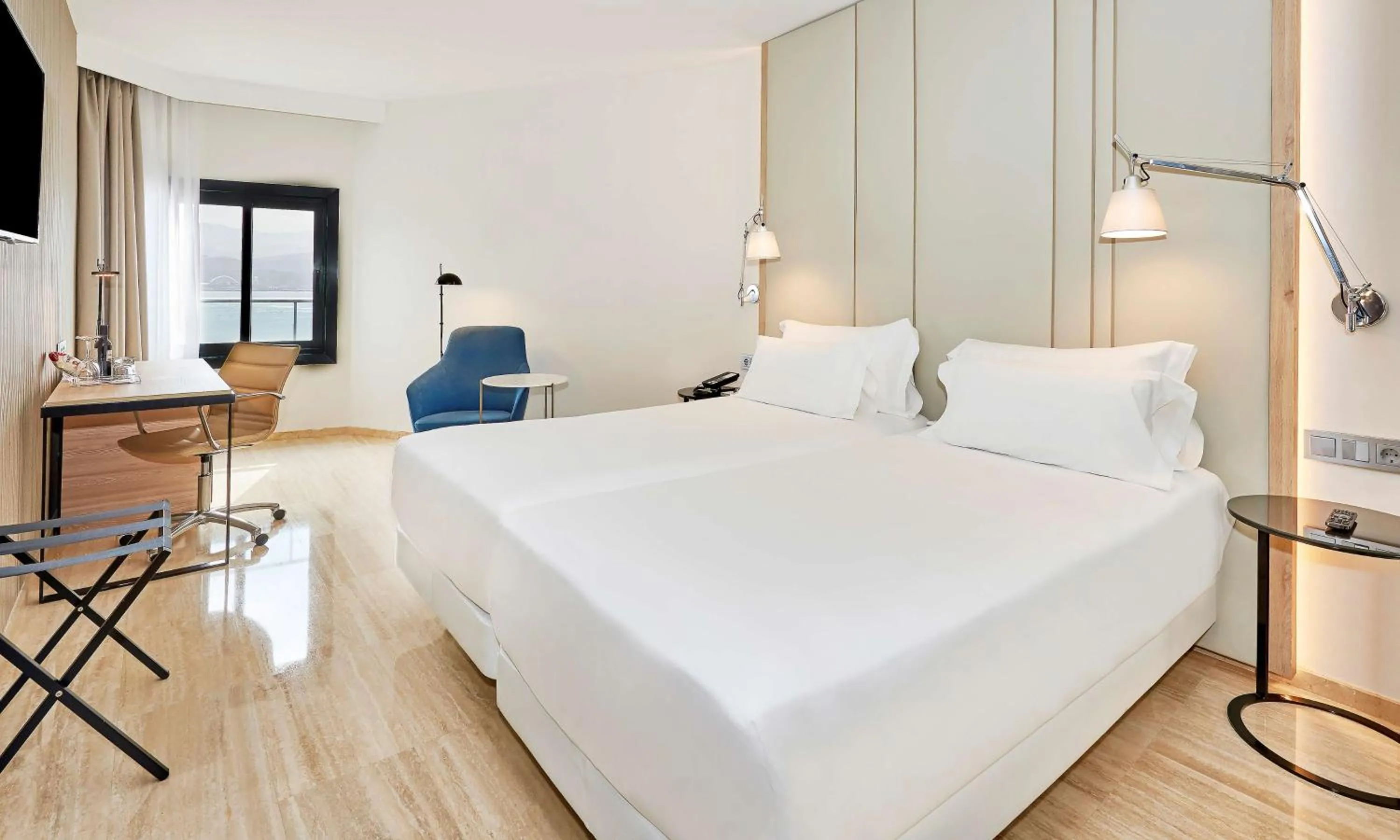 View (from property/room), Bed in NH Imperial Playa