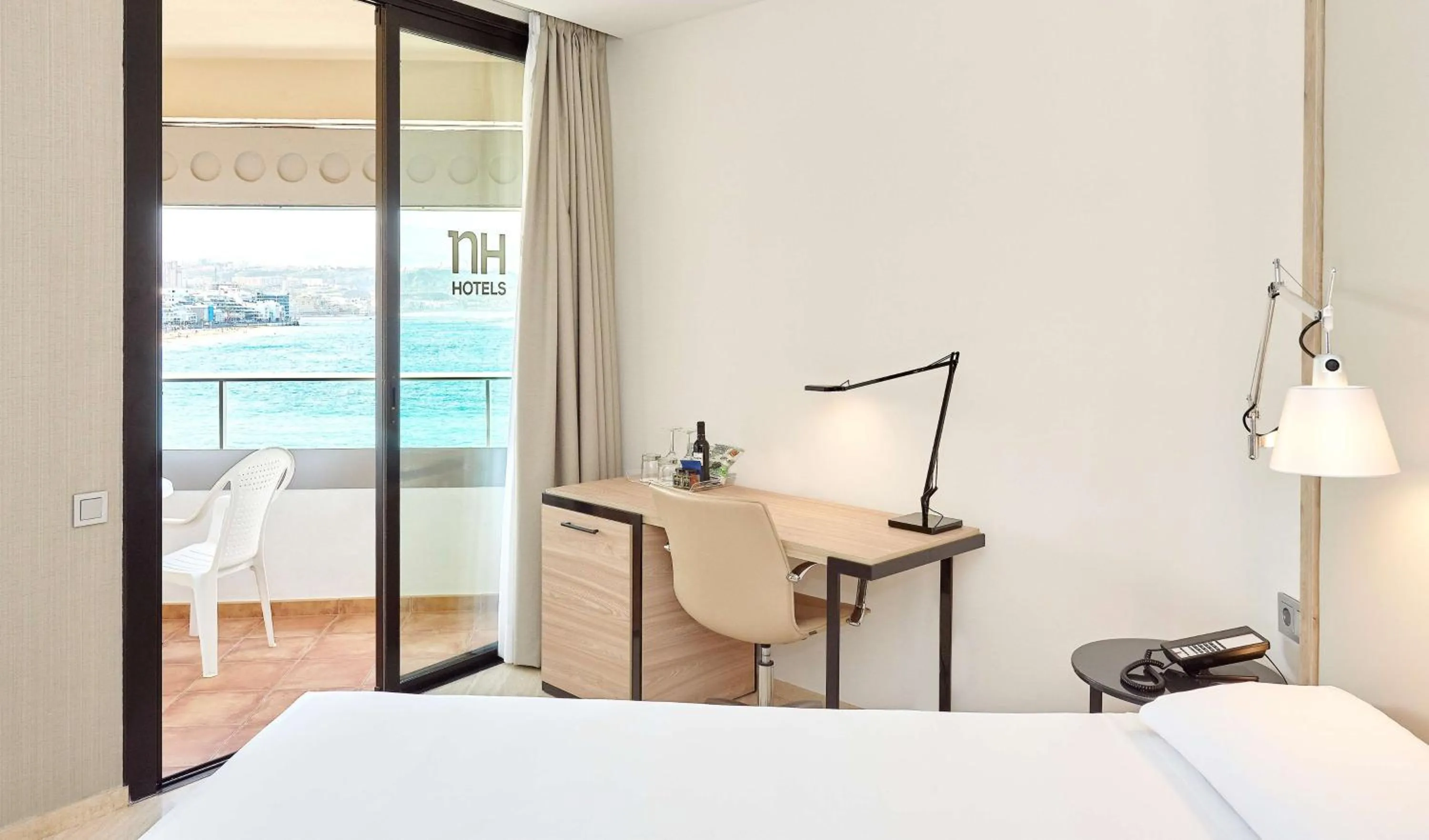 View (from property/room), Bed in NH Imperial Playa