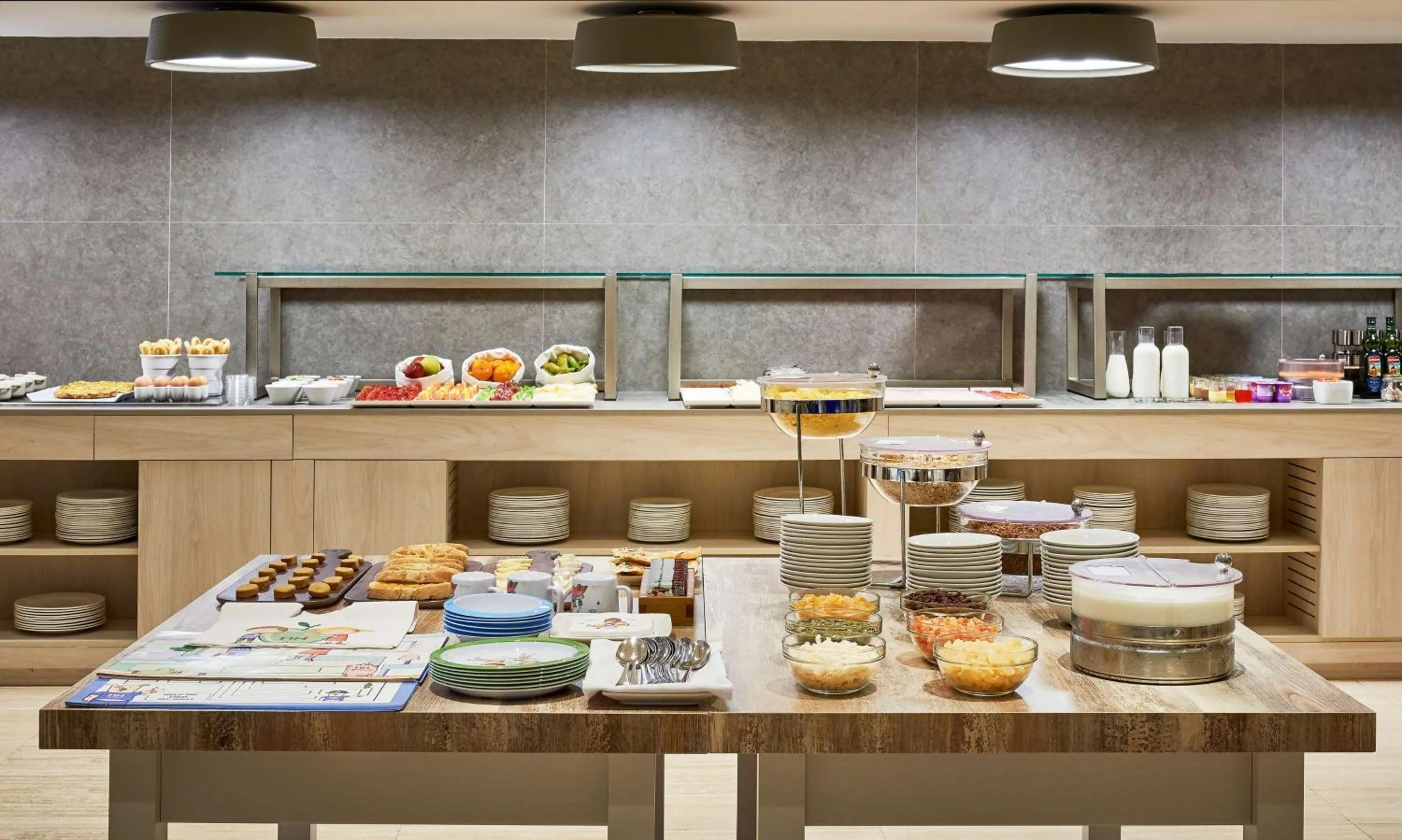 Restaurant/places to eat in NH Imperial Playa