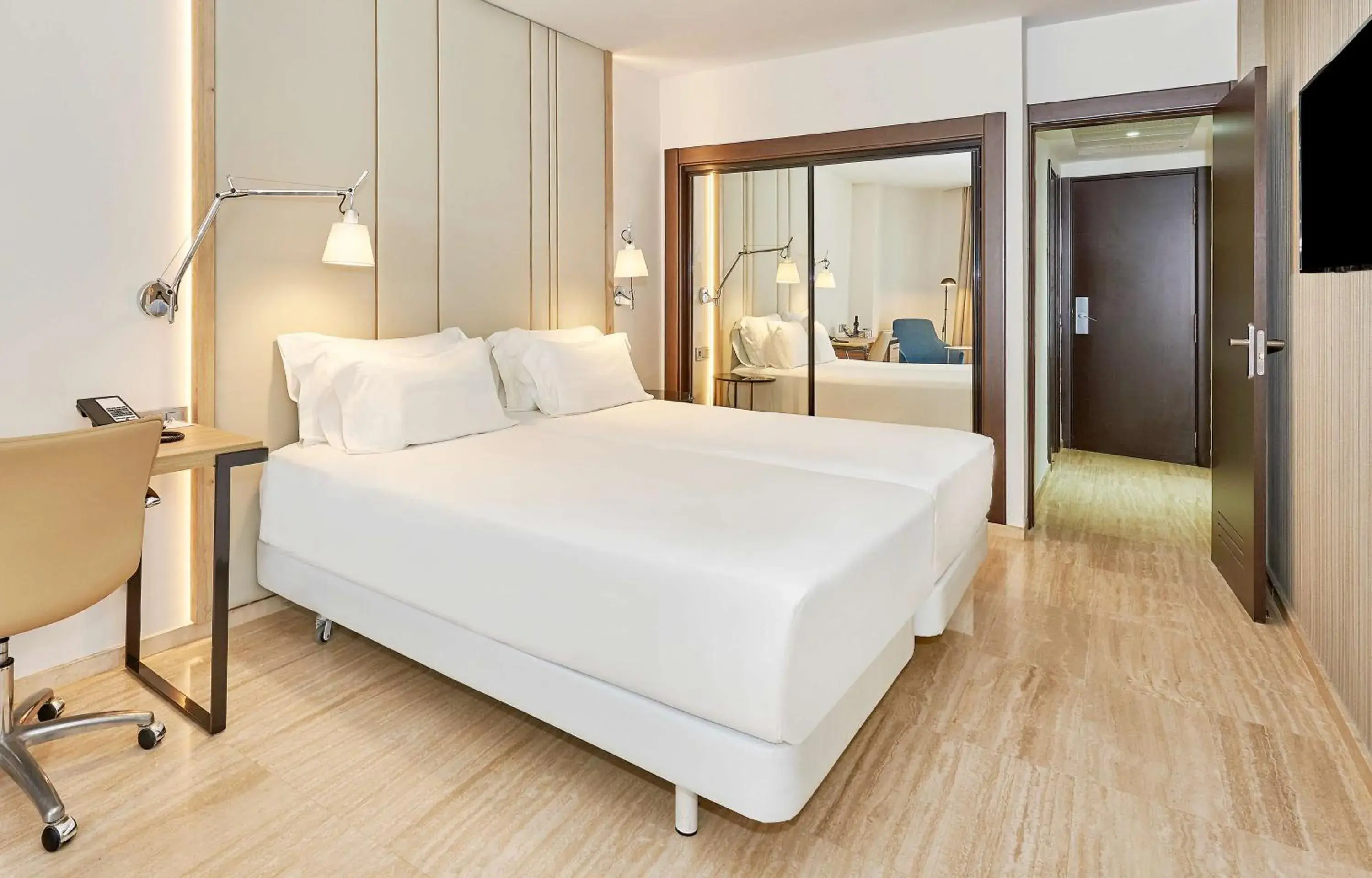 Property building, Bed in NH Imperial Playa Property building, Bed in NH Imperial Playa