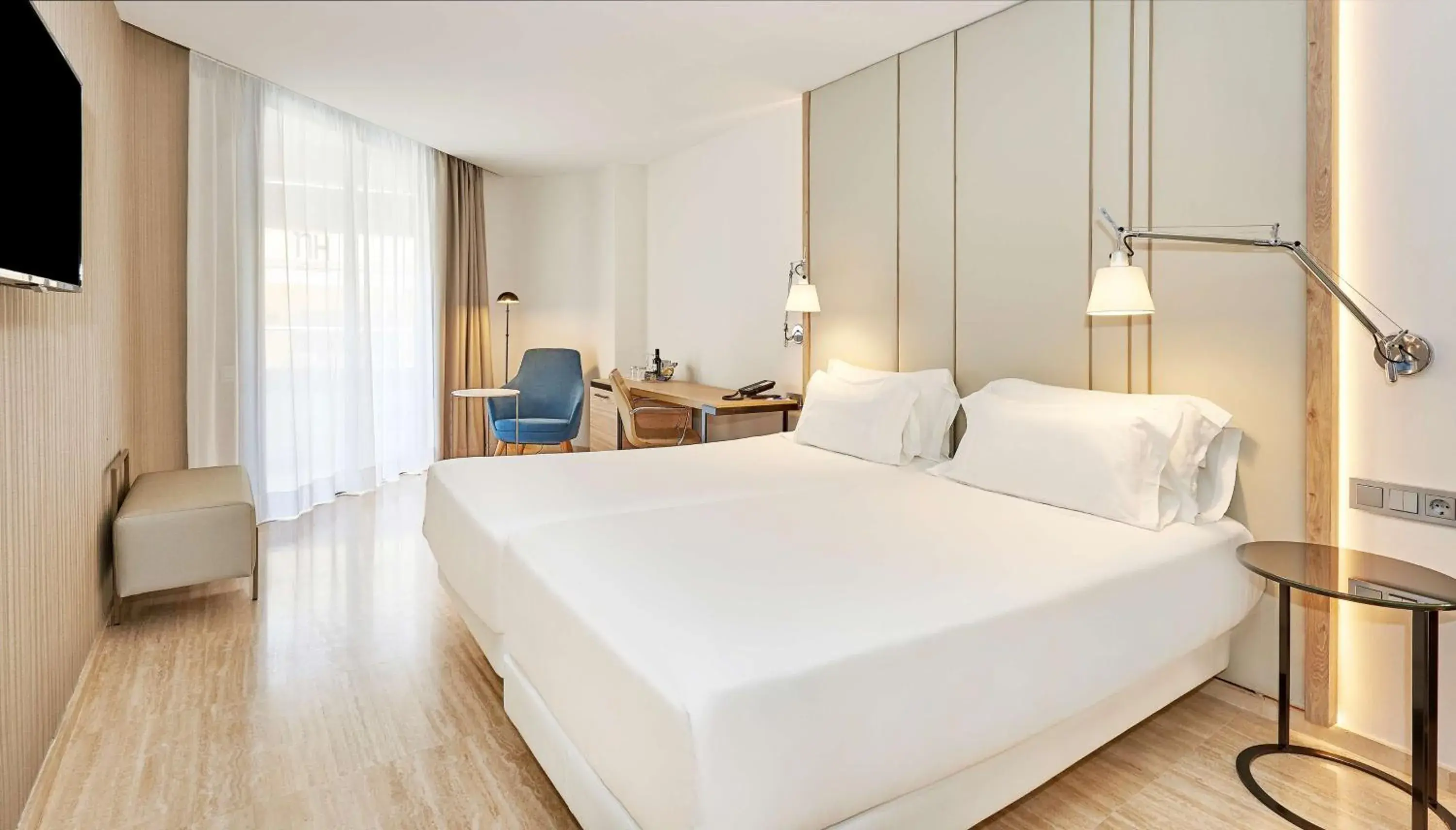 Property building, Bed in NH Imperial Playa Property building, Bed in NH Imperial Playa