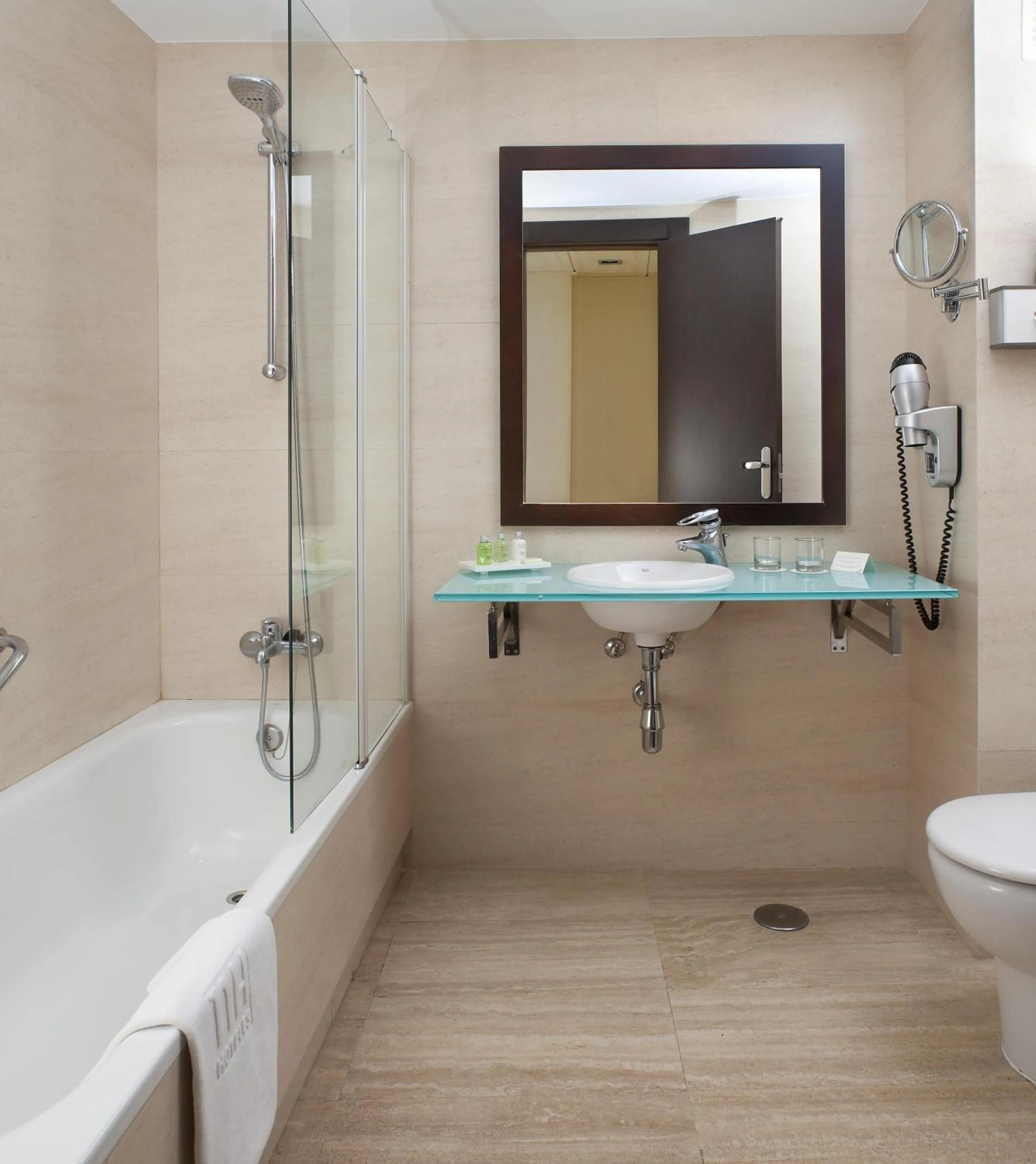 Bathroom in NH Imperial Playa