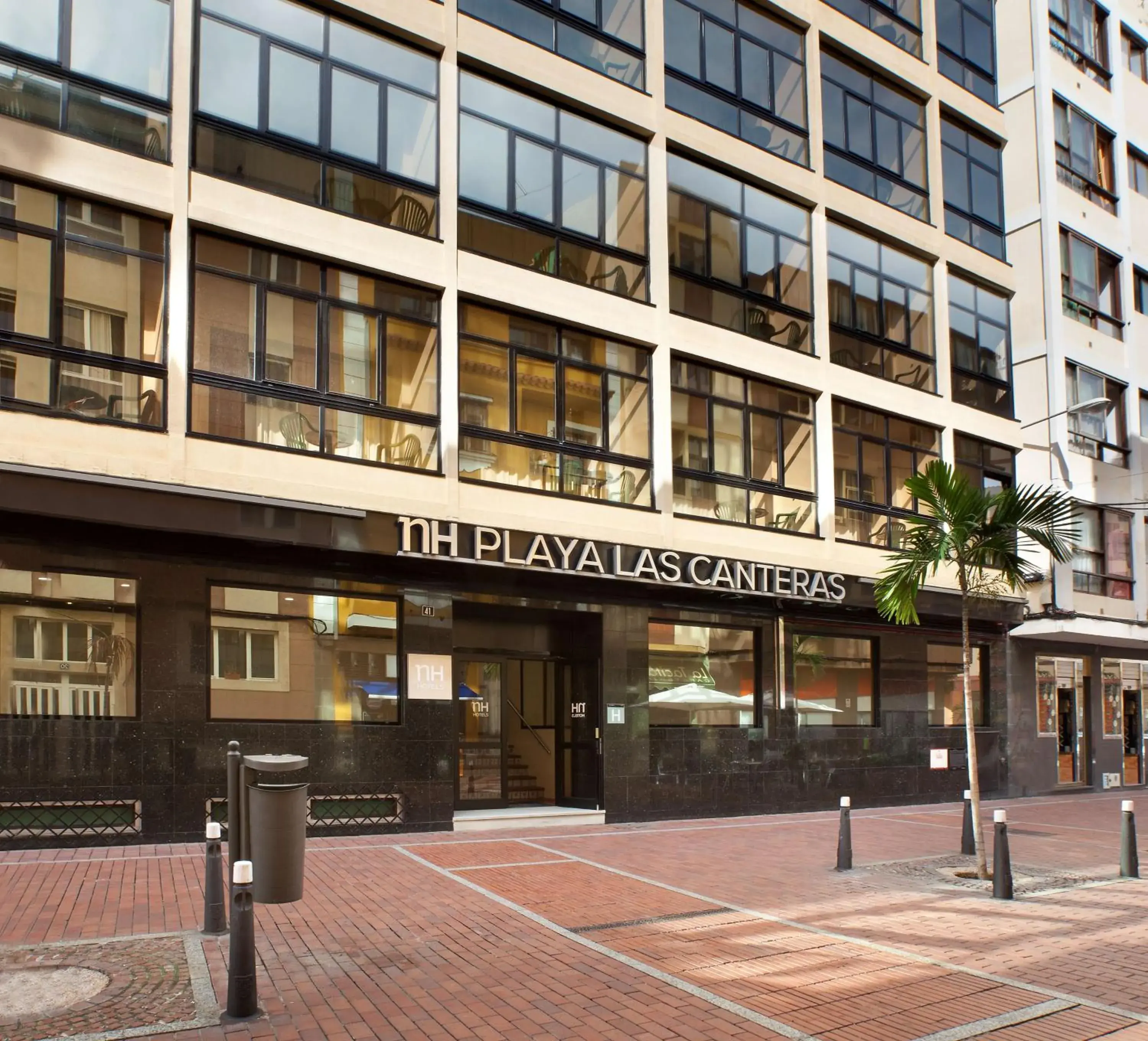 Property building in NH Las Palmas Playa las Canteras Property building in NH Las Palmas Playa las Canteras