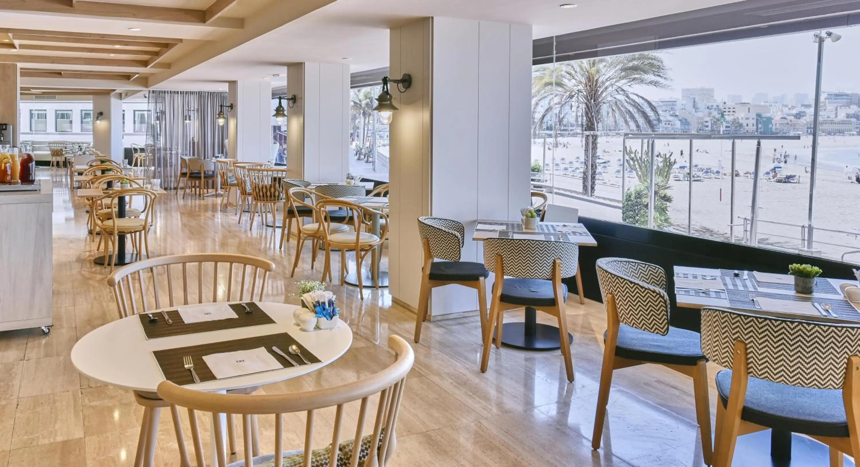 Restaurant/places to eat in NH Las Palmas Playa las Canteras