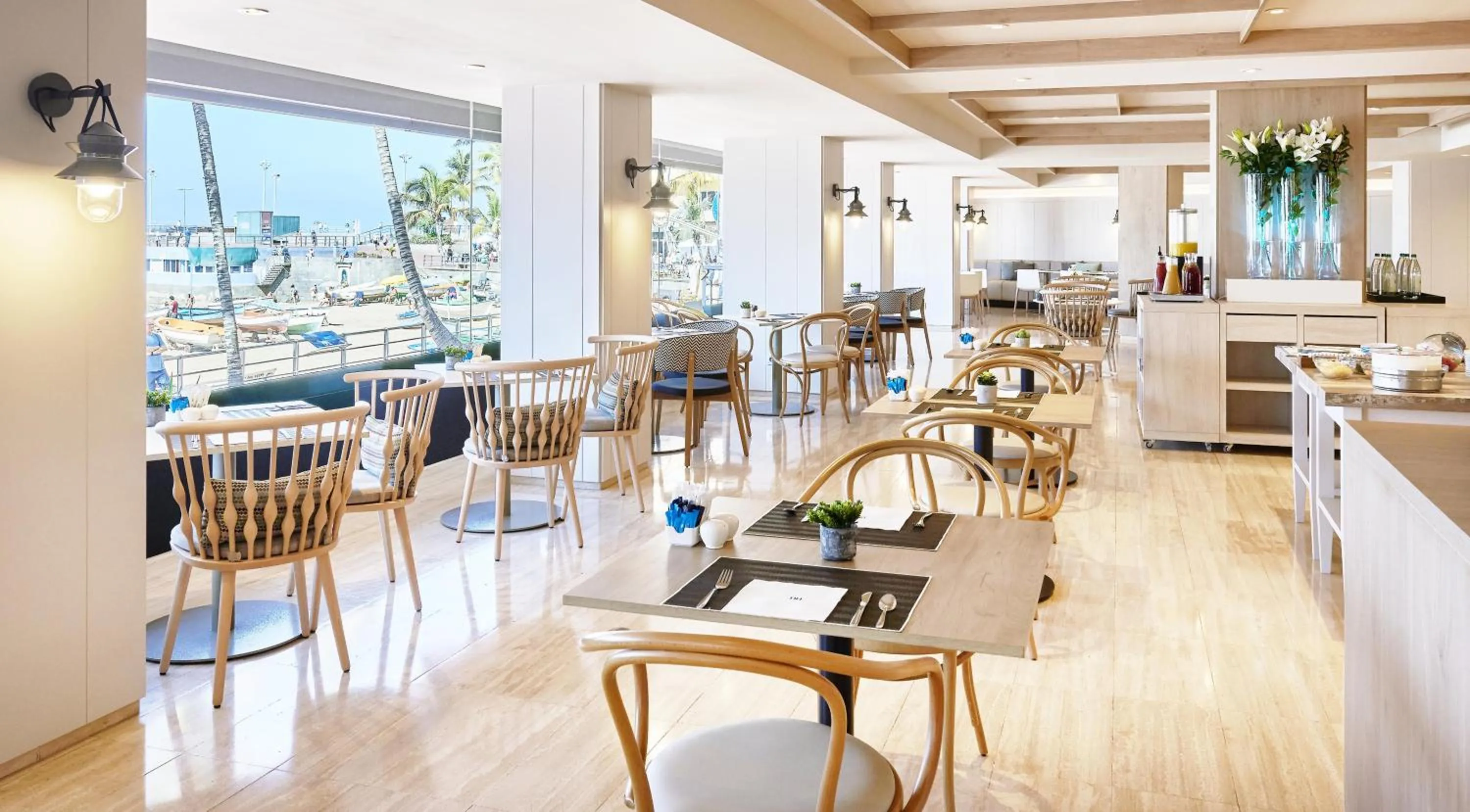 Restaurant/places to eat in NH Las Palmas Playa las Canteras