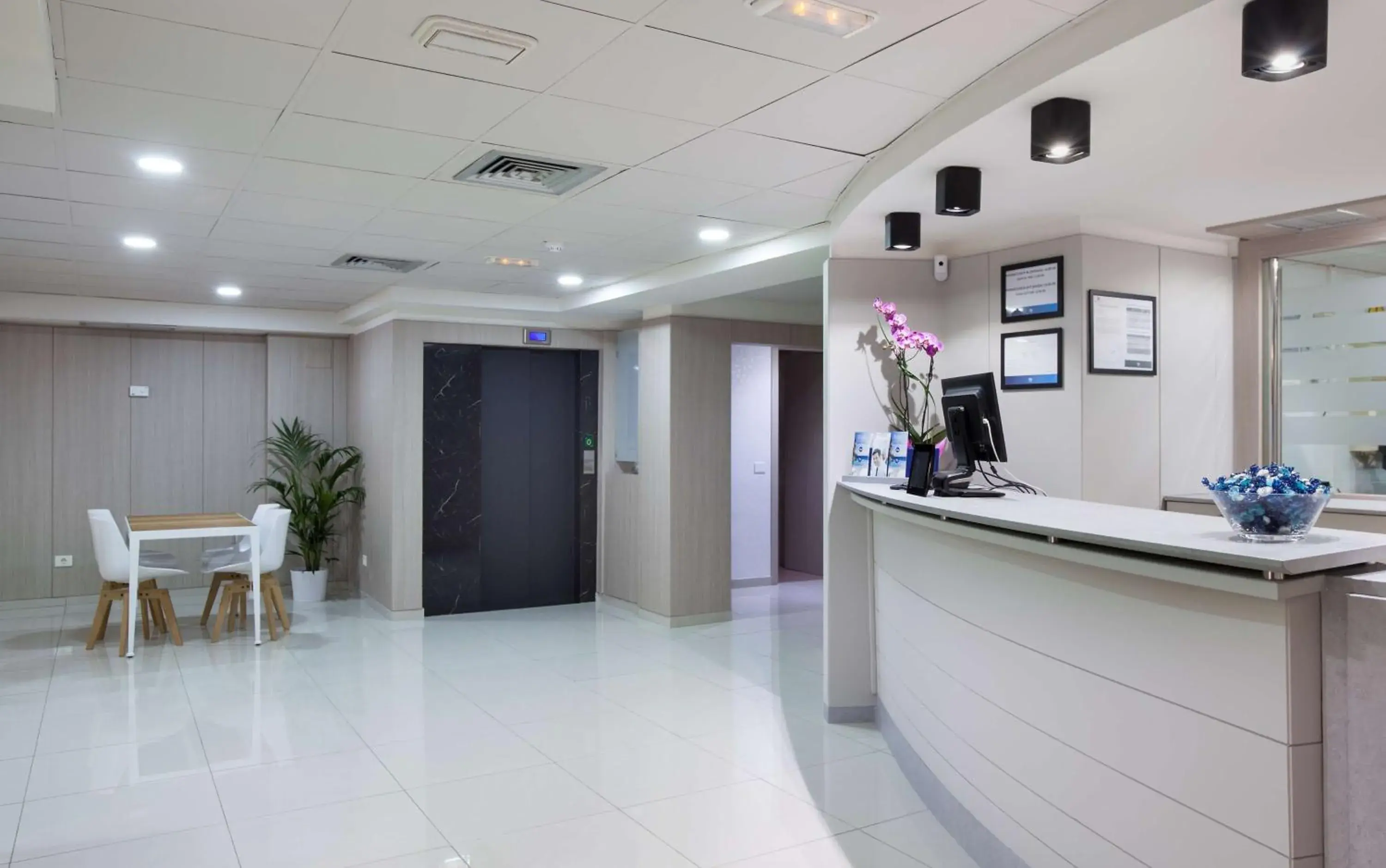 Lobby or reception in NH Las Palmas Playa las Canteras Lobby or reception in NH Las Palmas Playa las Canteras