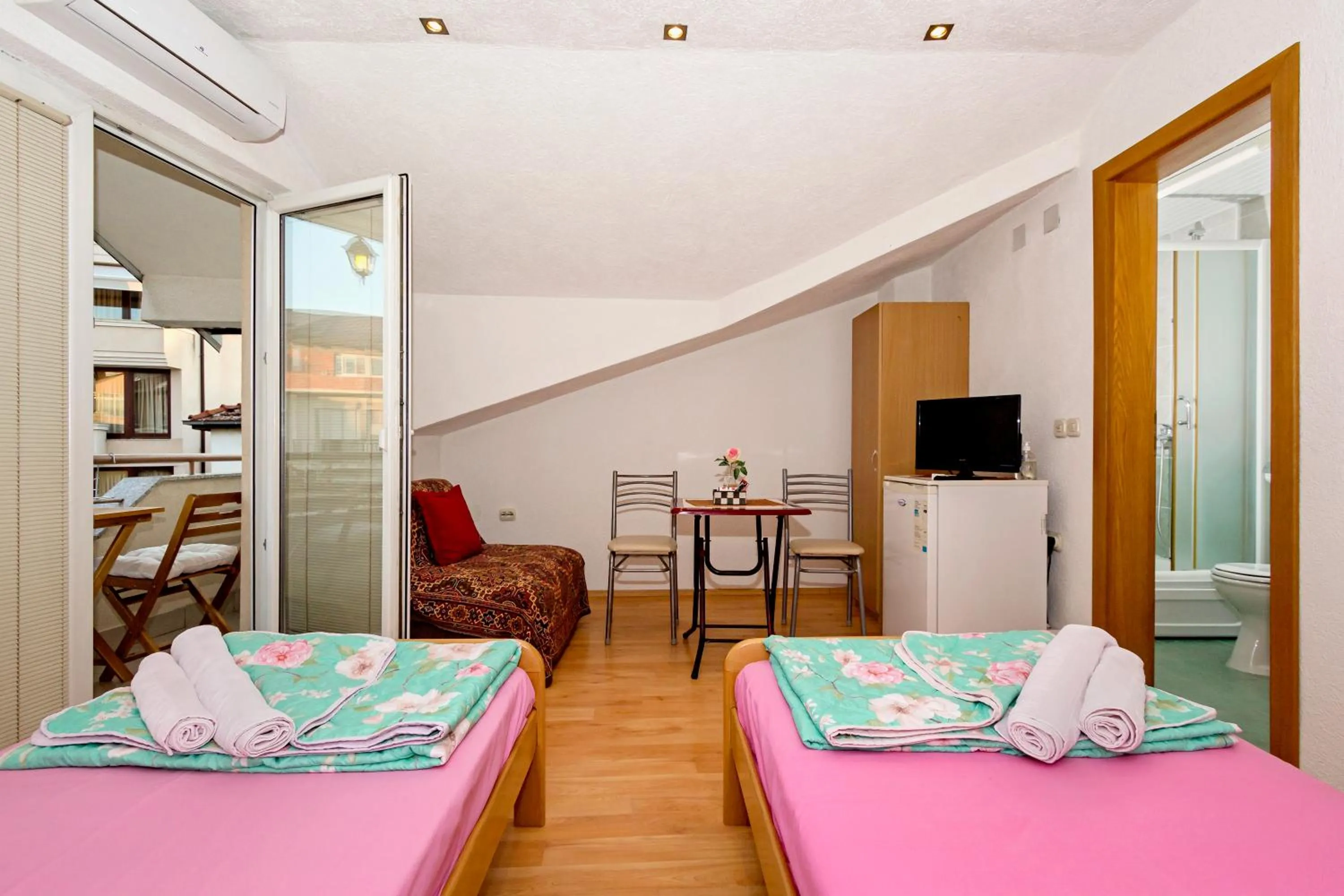 Bed in Bogdanoski Studios & Guest Rooms