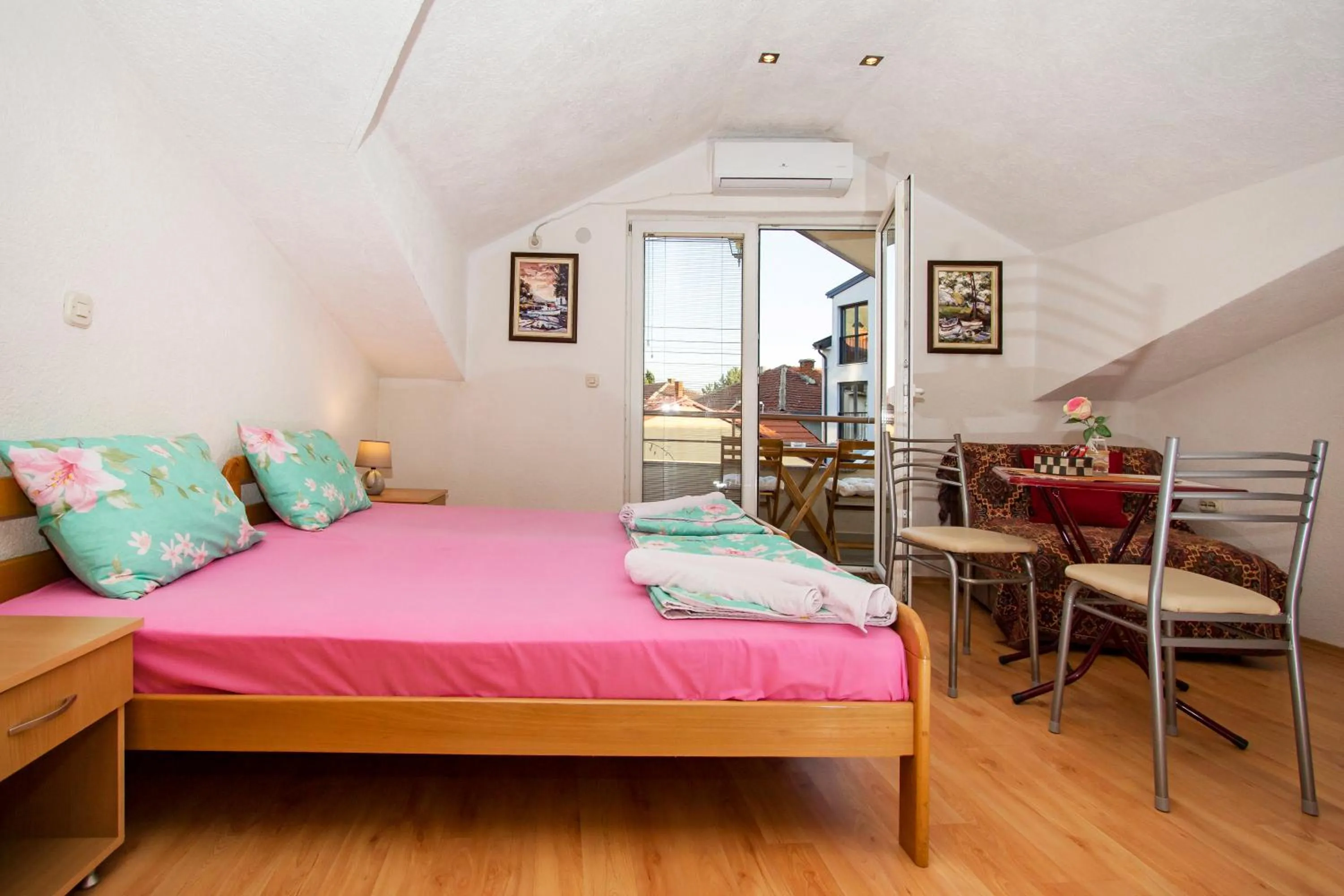 Bed in Bogdanoski Studios & Guest Rooms